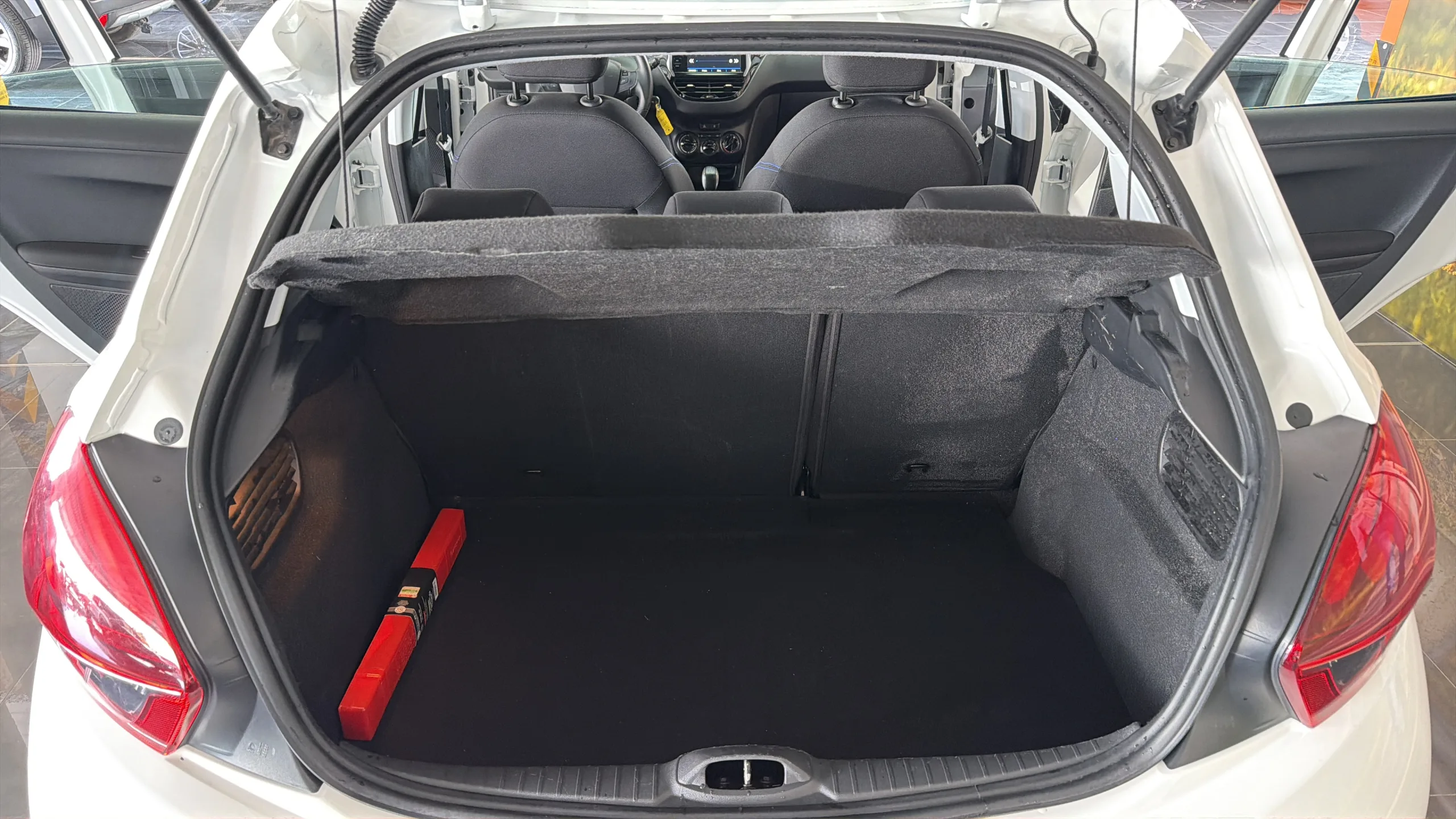 Peugeot 208 - View model 15