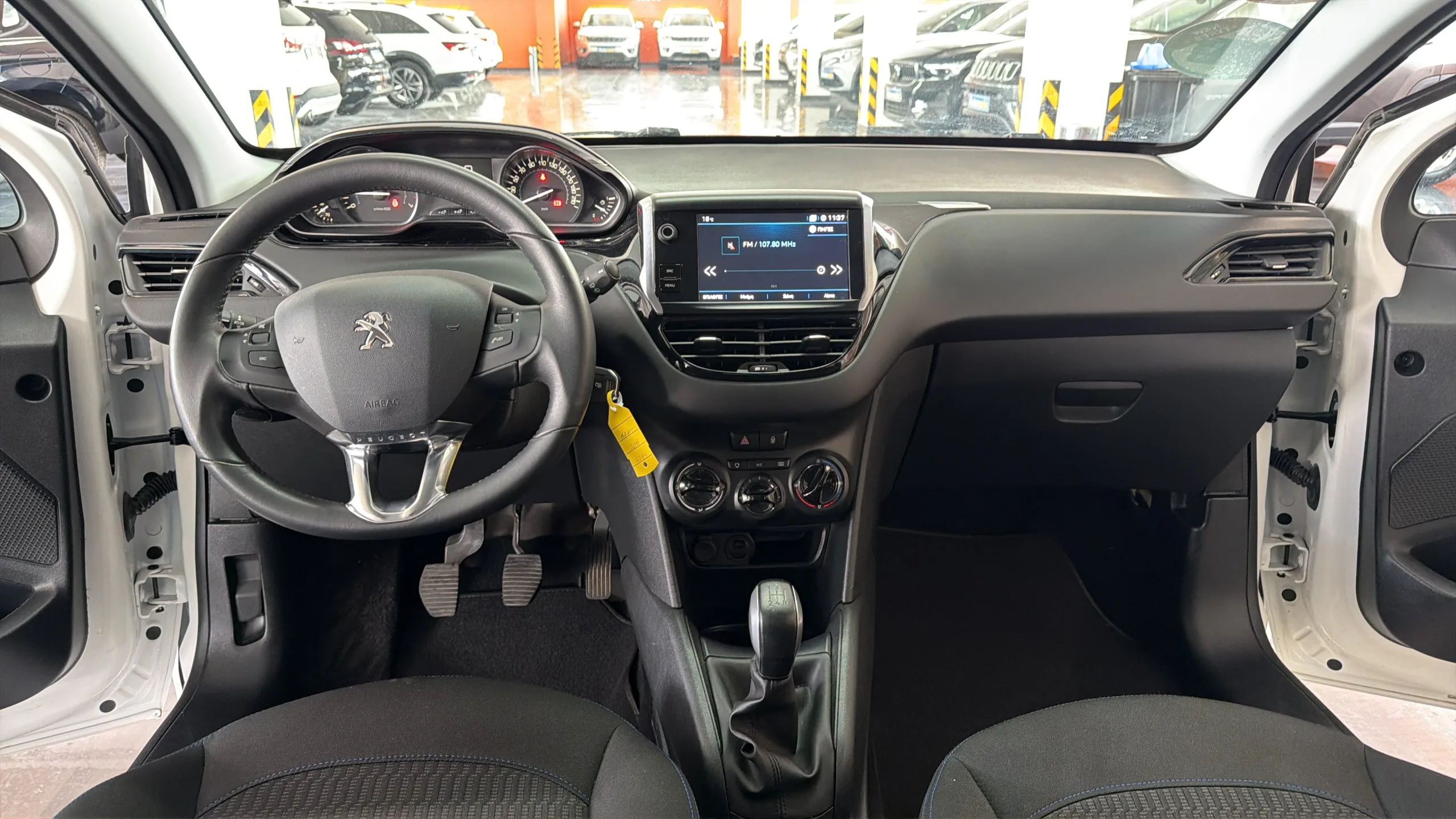 Peugeot 208 - View model 16