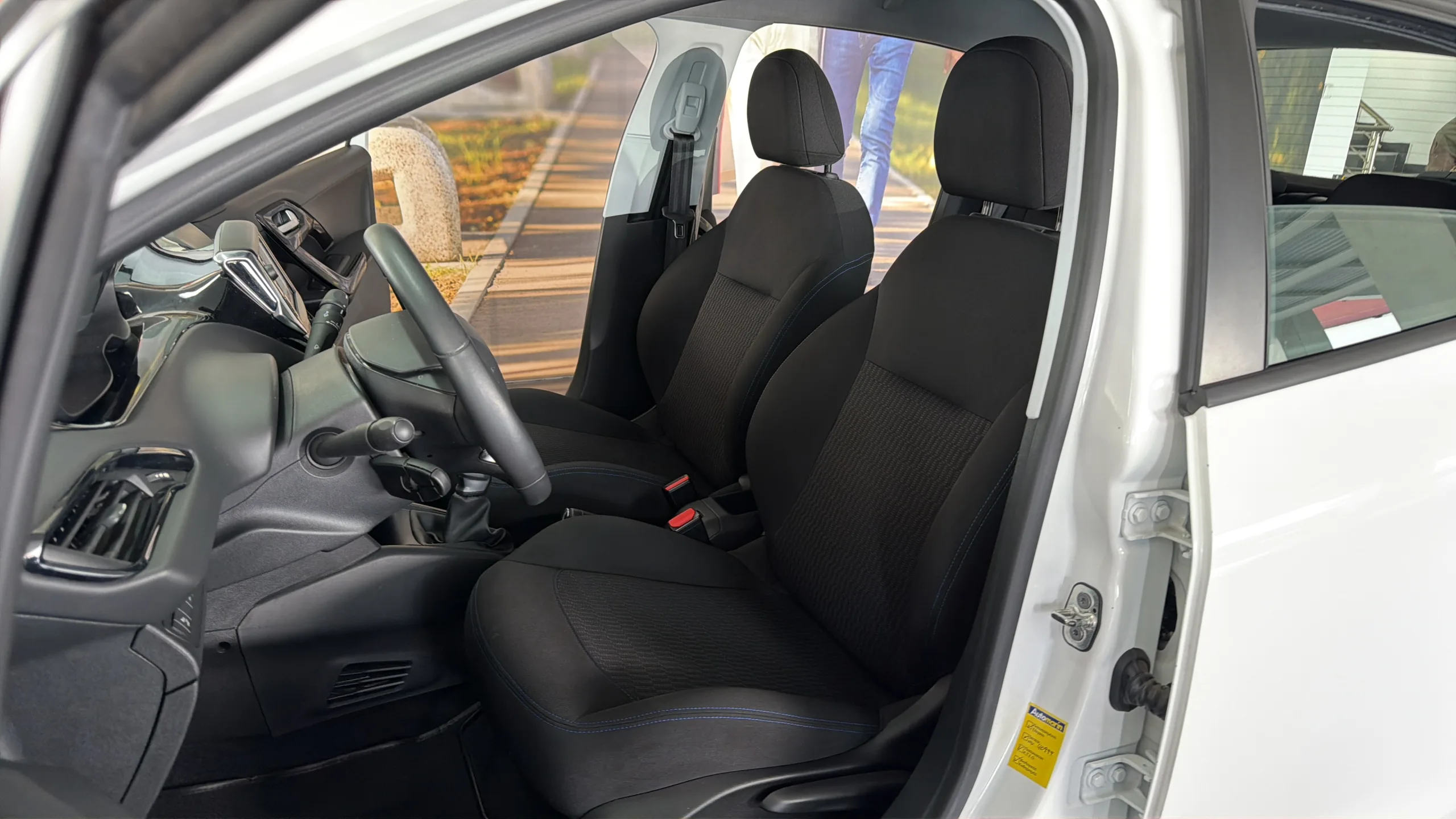 Peugeot 208 - View model 17