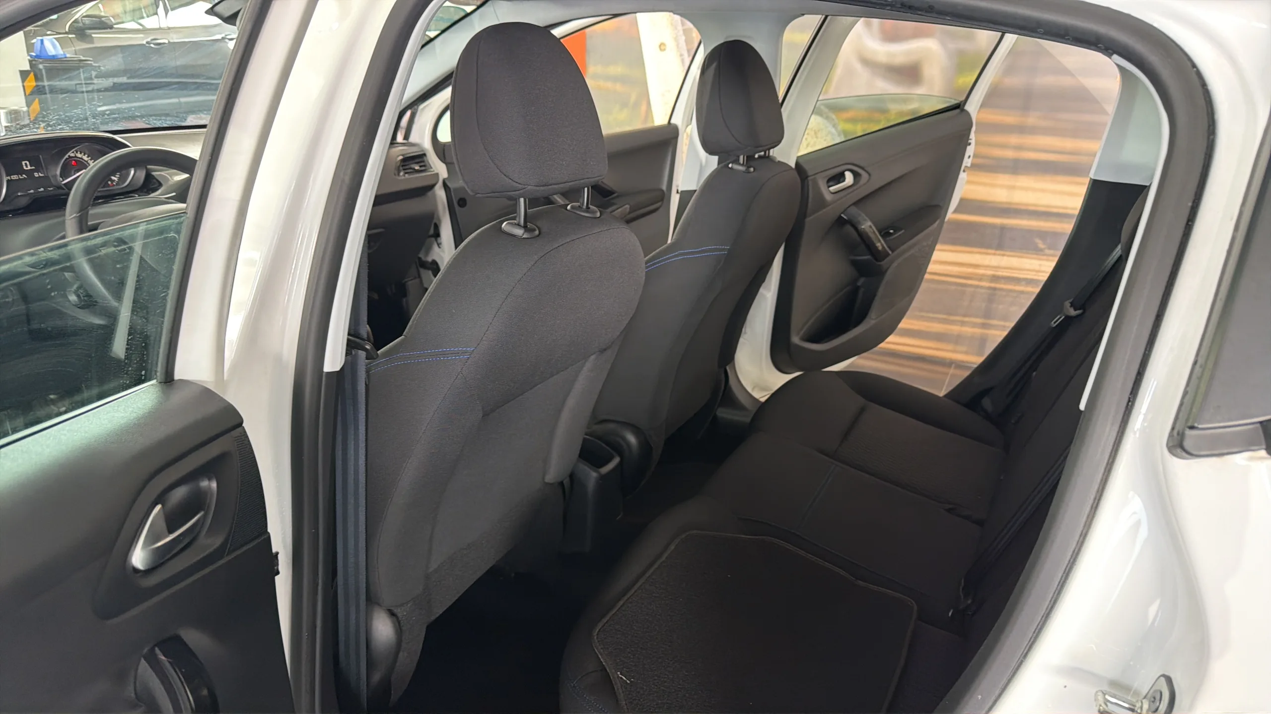 Peugeot 208 - View model 19