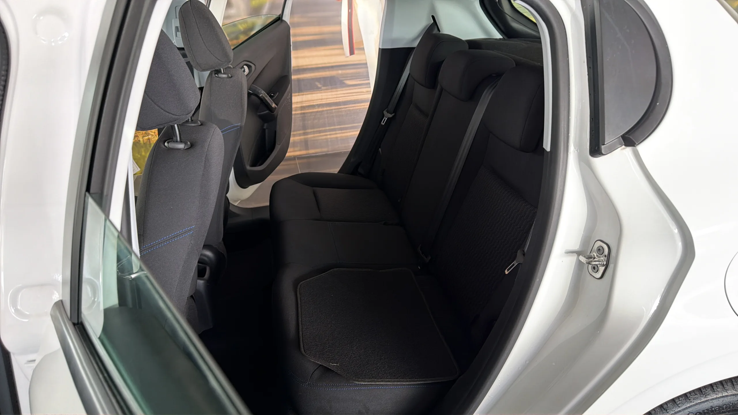 Peugeot 208 - View model 20