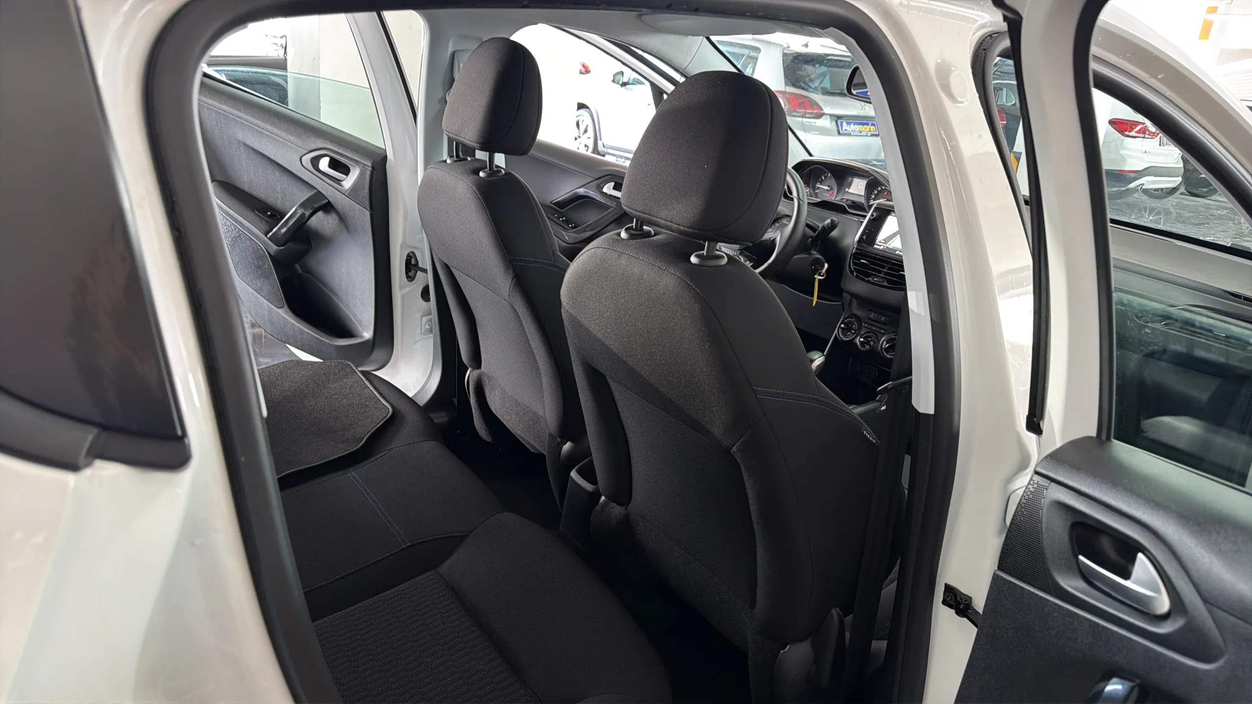Peugeot 208 - View model 21