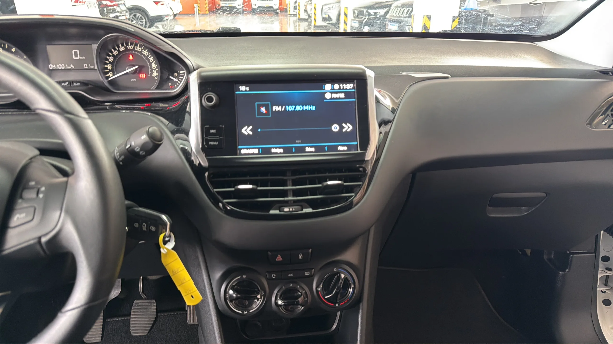 Peugeot 208 - View model 23