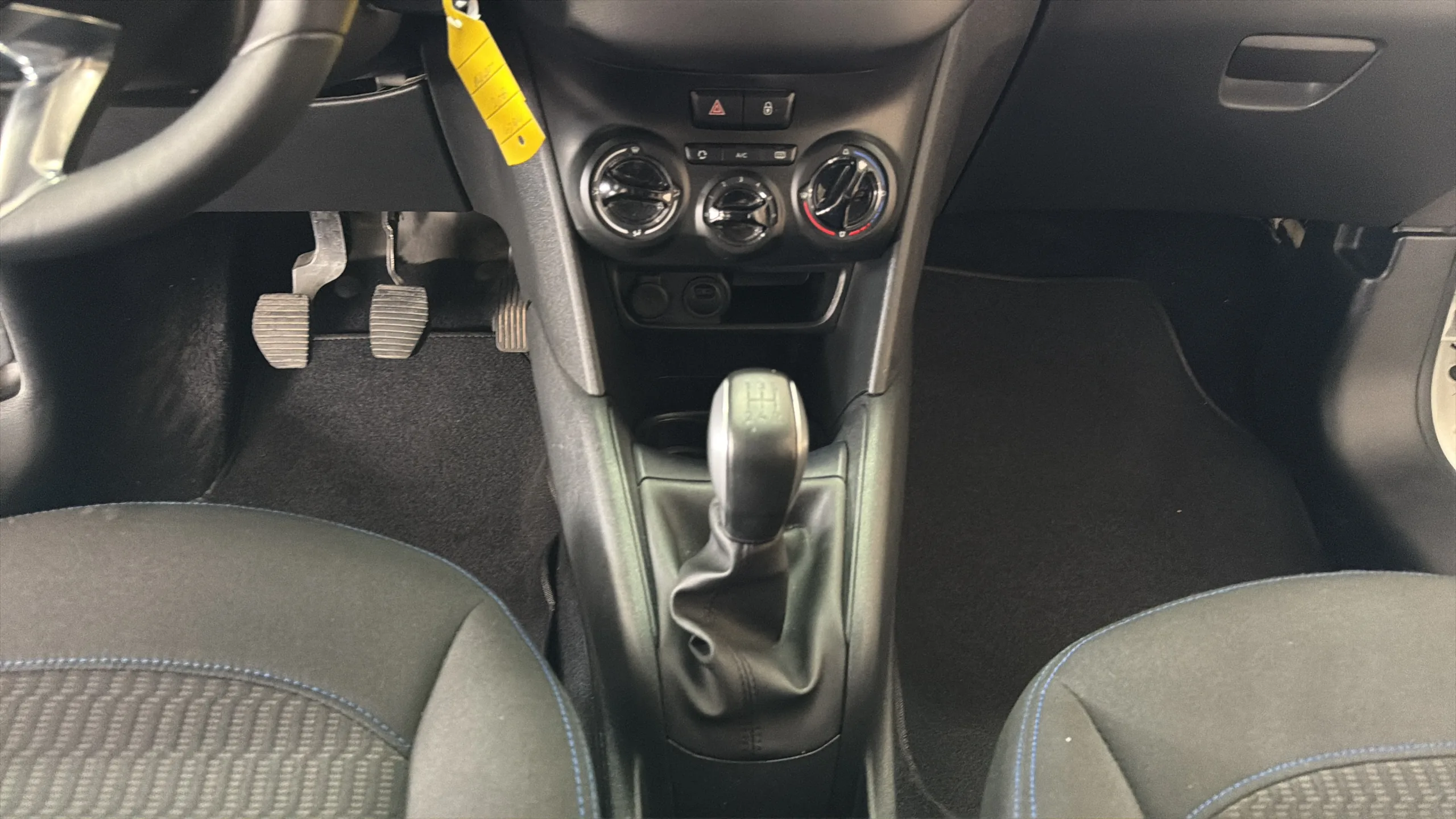 Peugeot 208 - View model 26