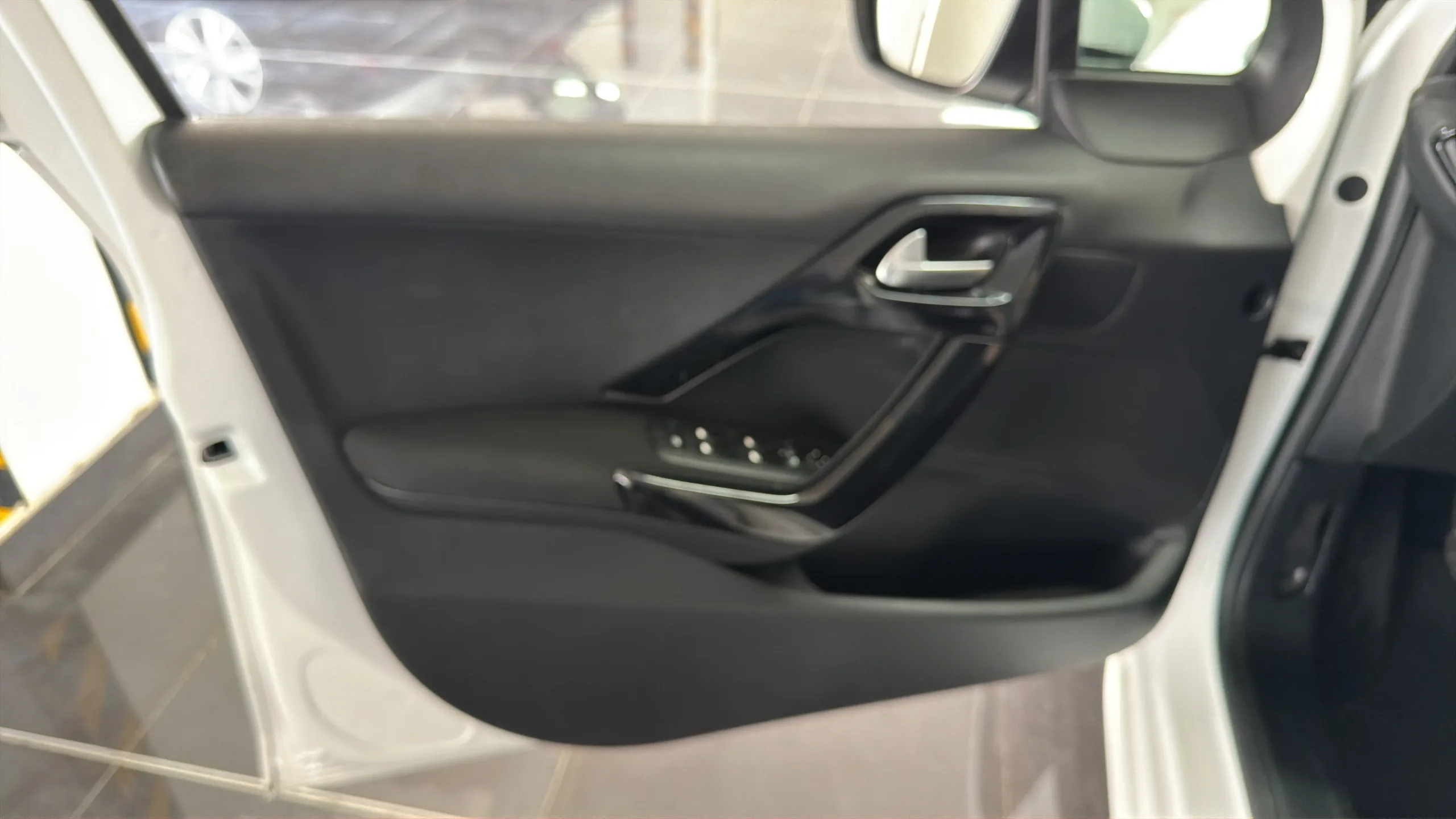 Peugeot 208 - View model 27