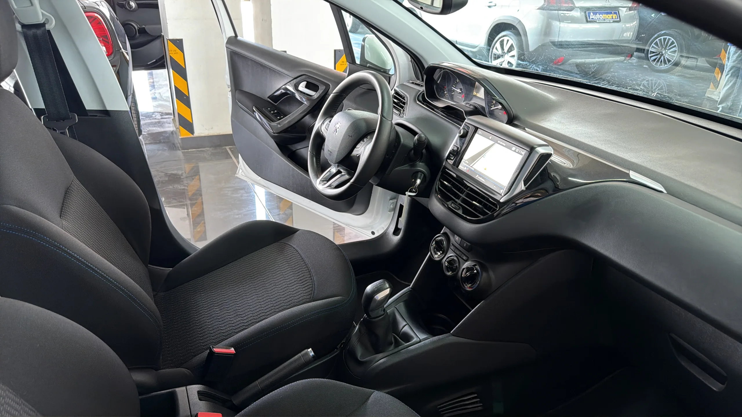 Peugeot 208 - View model 29