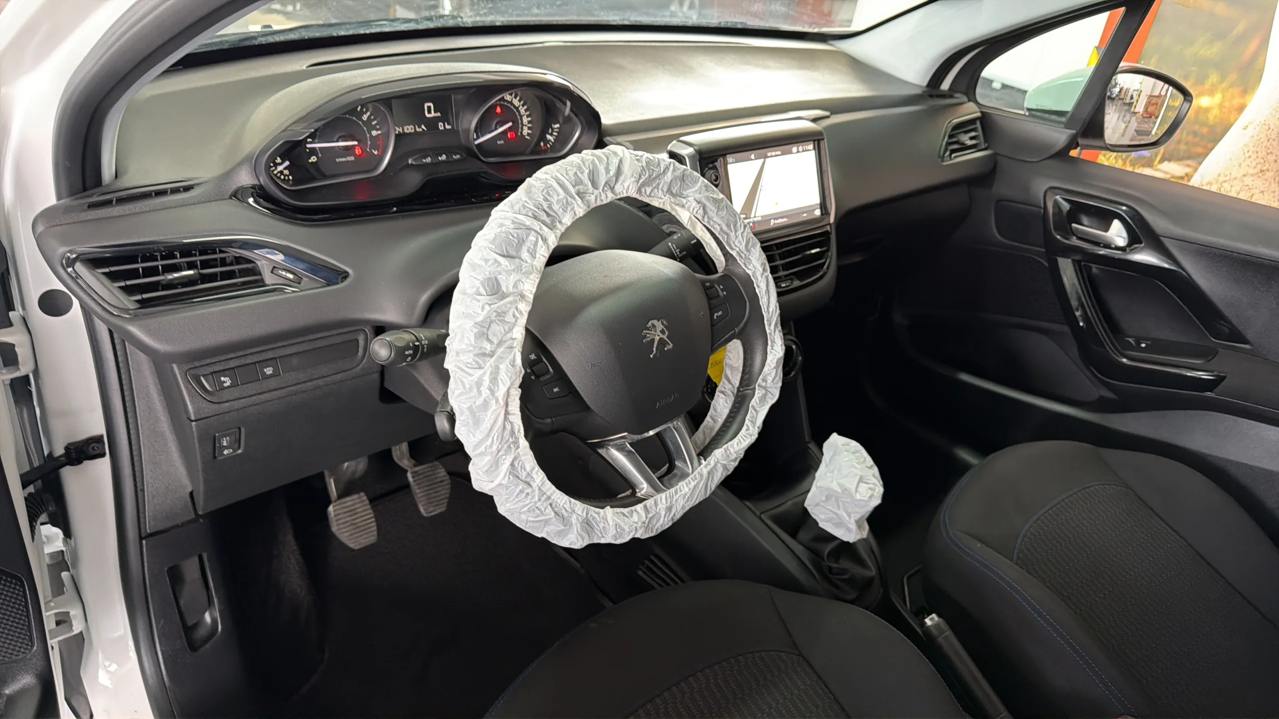 Peugeot 208 - View model 30