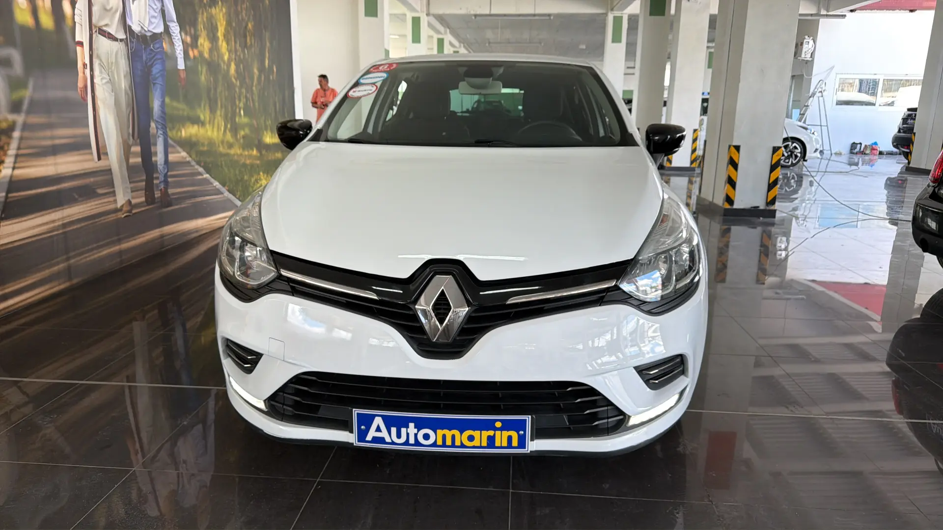 View 2 - Renault Clio - 2017