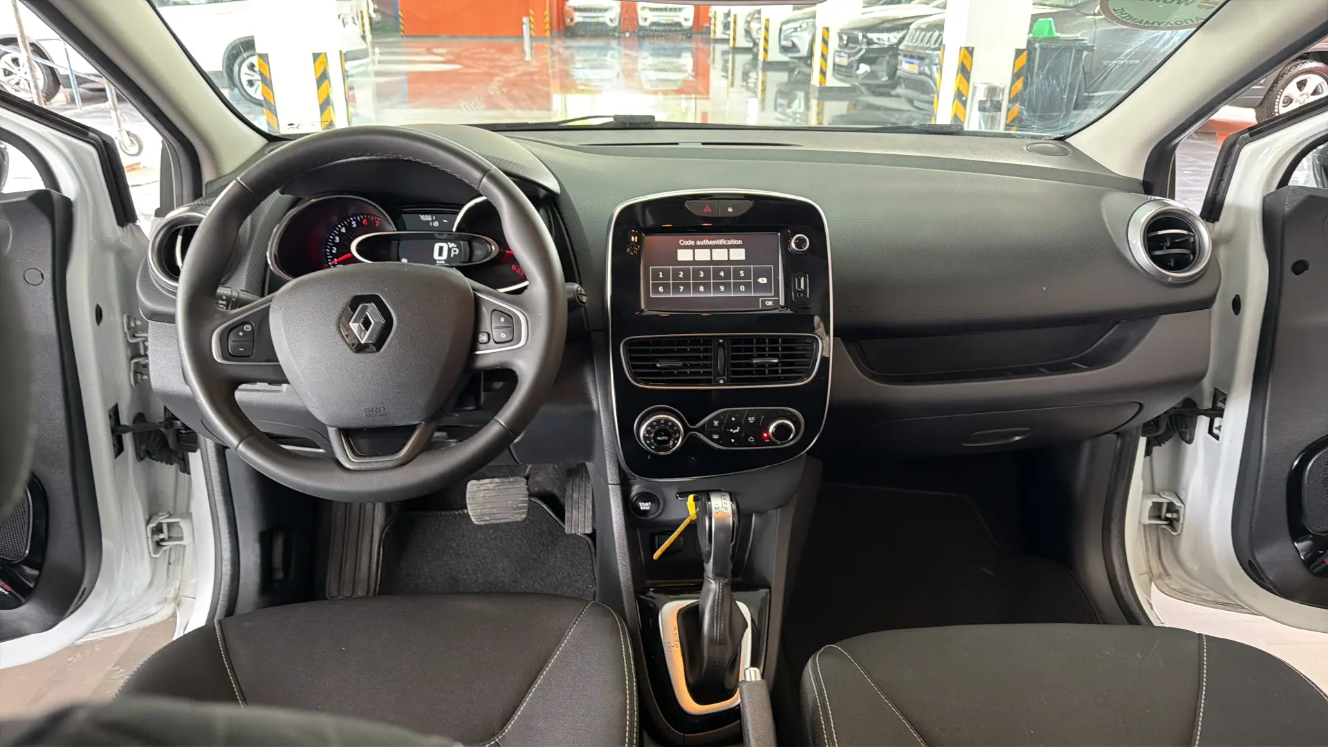 Renault Clio - View model 18