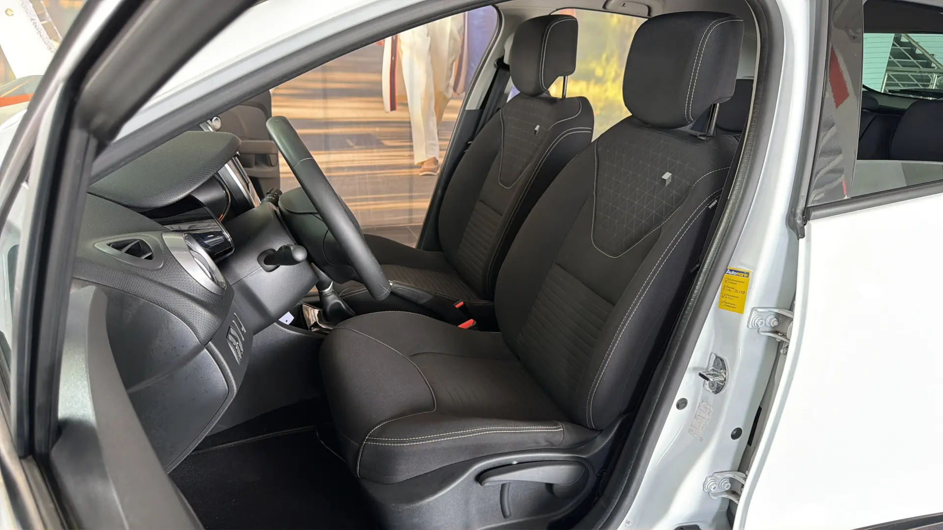 Renault Clio - View model 19