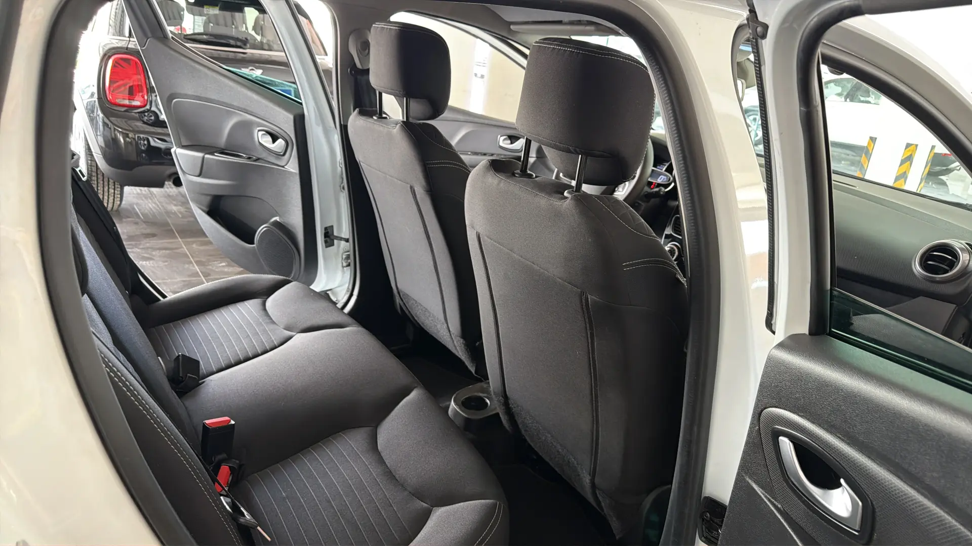 Renault Clio - View model 23