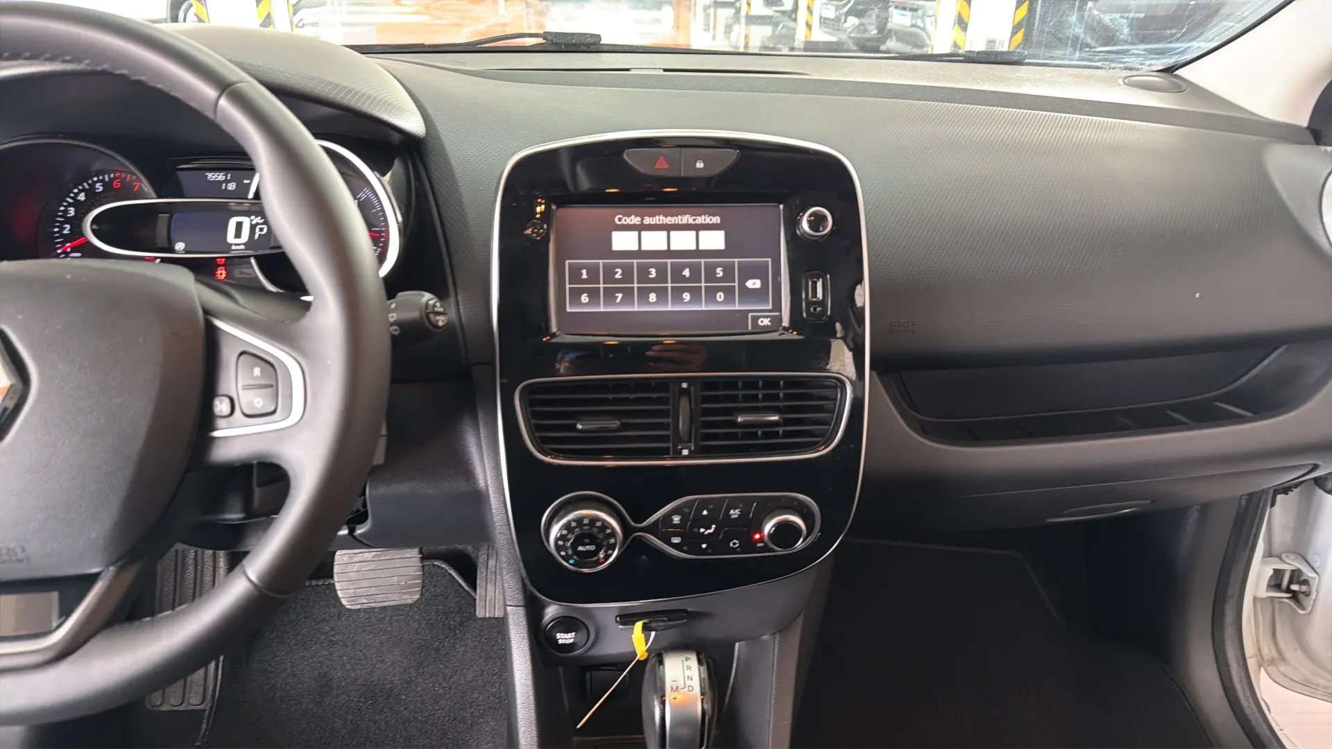 Renault Clio - View model 25