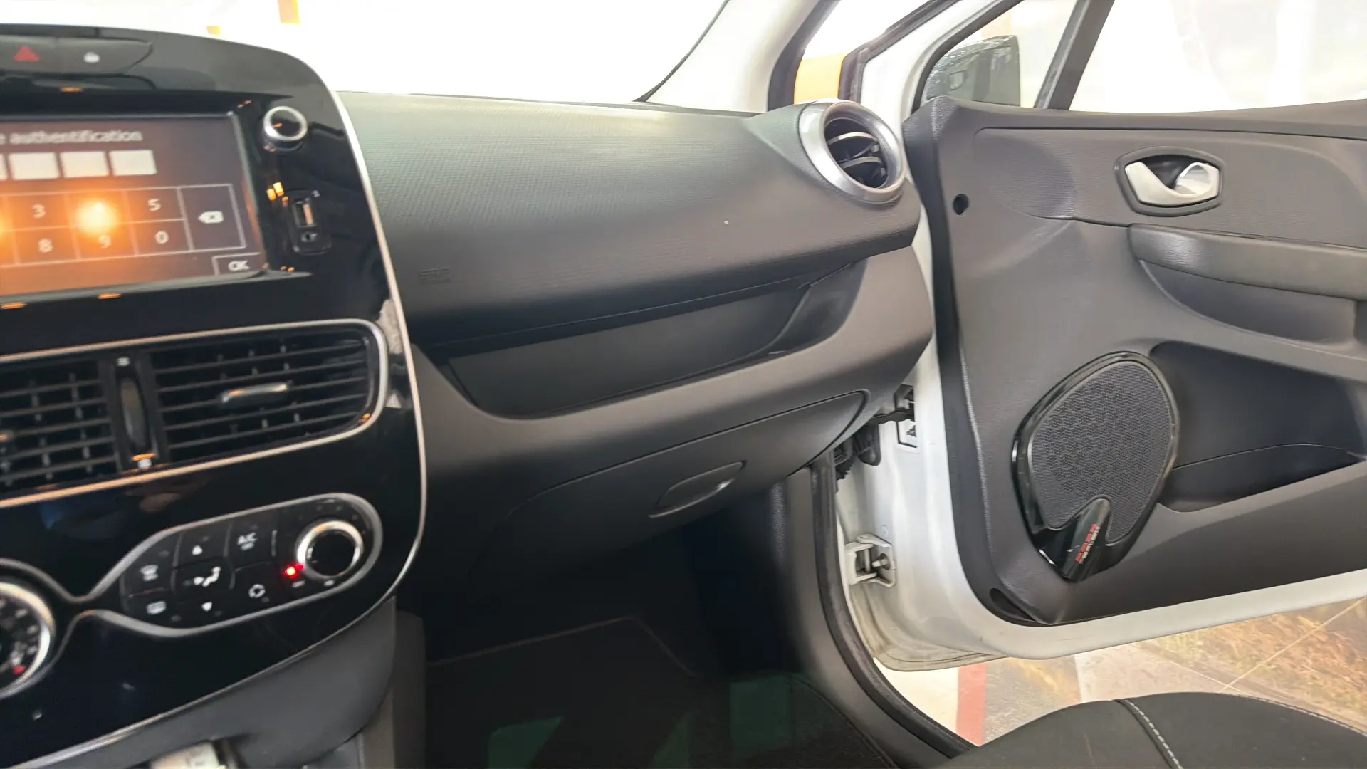 Renault Clio - View model 26