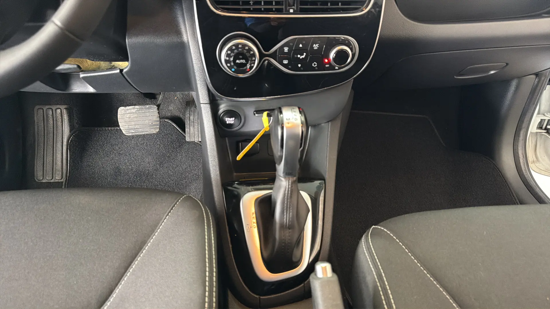 Renault Clio - View model 27