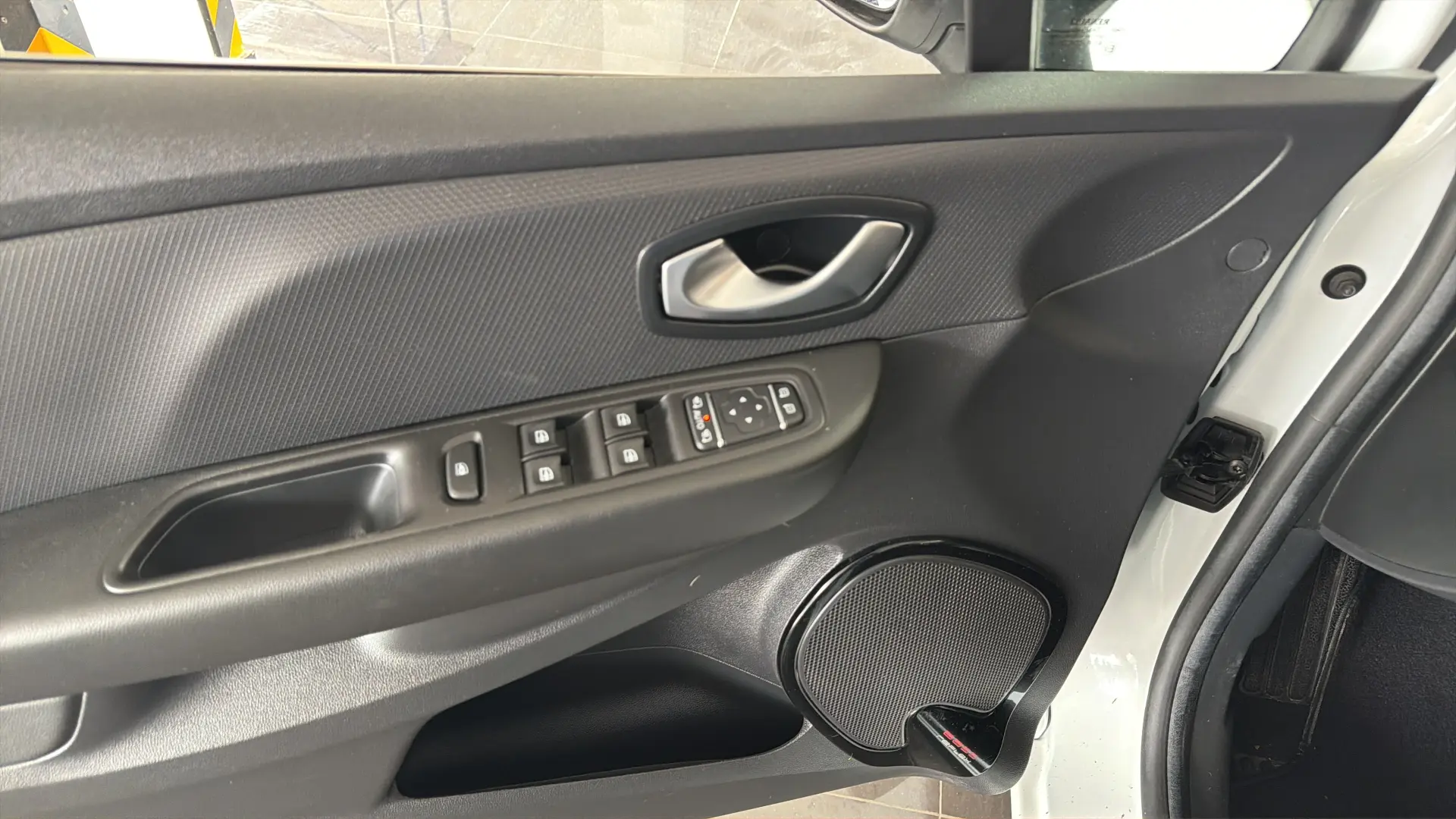 Renault Clio - View model 29