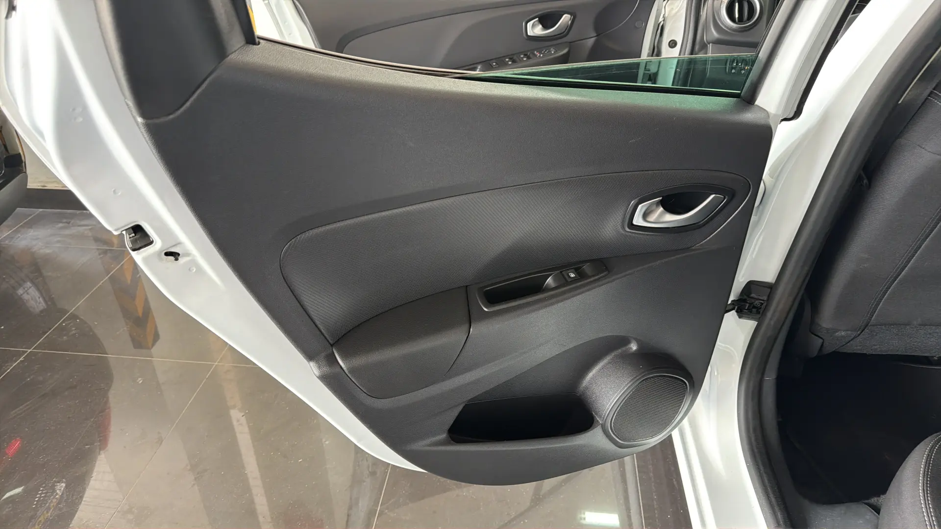 Renault Clio - View model 30