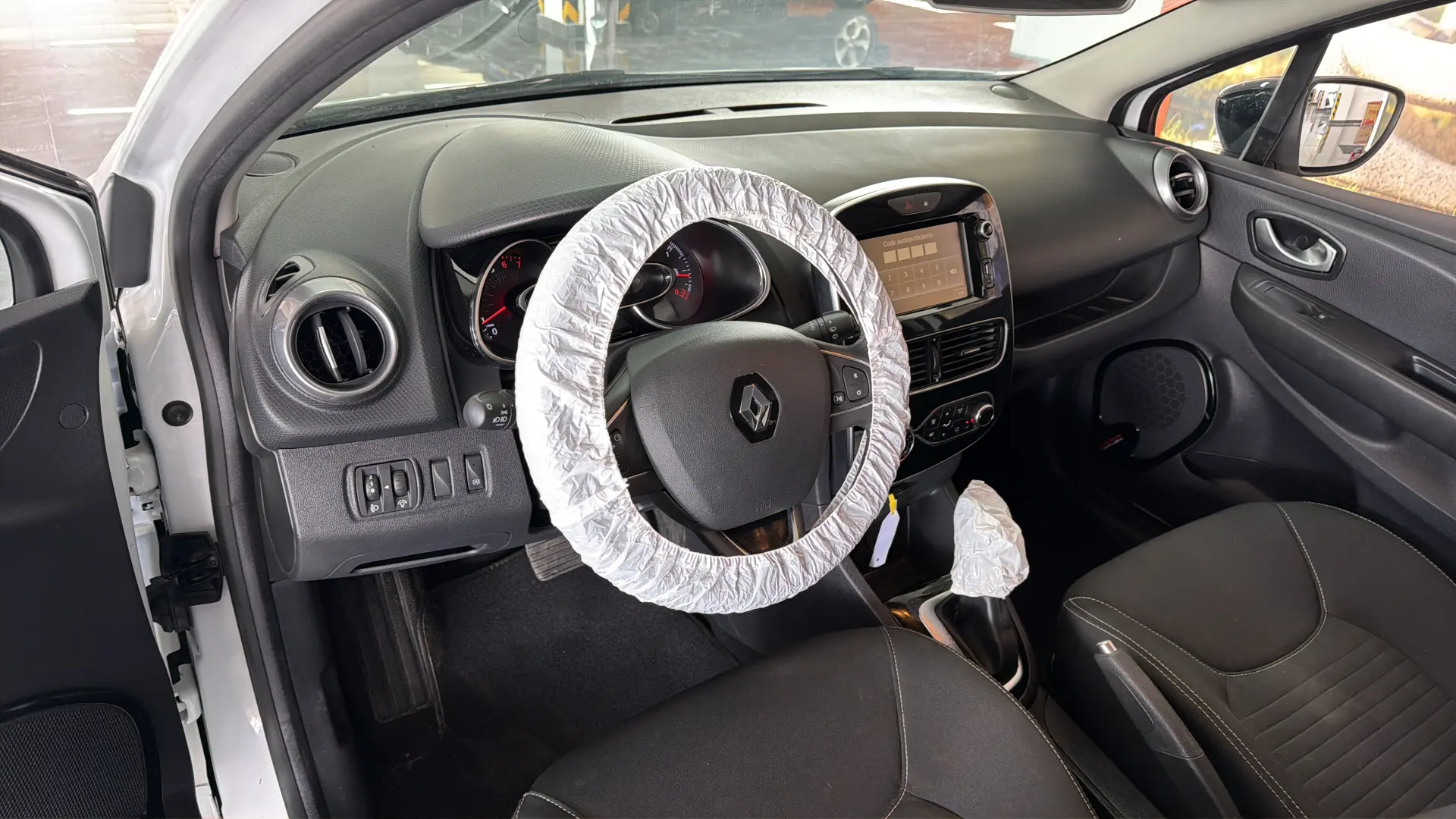 Renault Clio - View model 32