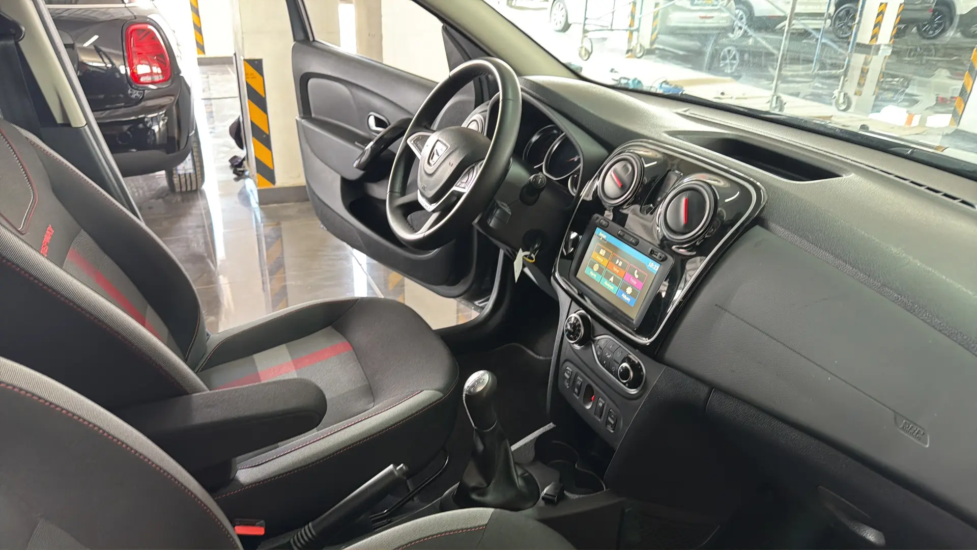 Dacia Sandero - View model 32