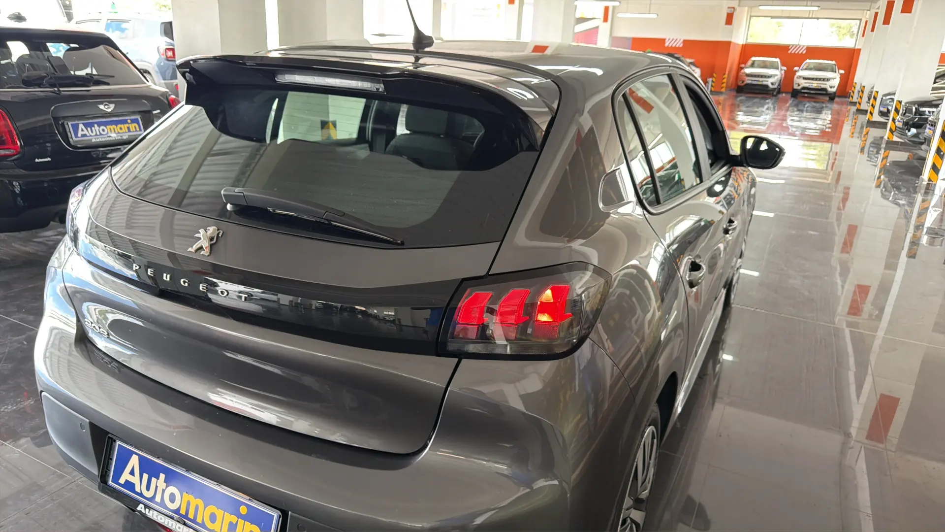 Peugeot 208 - View model 6
