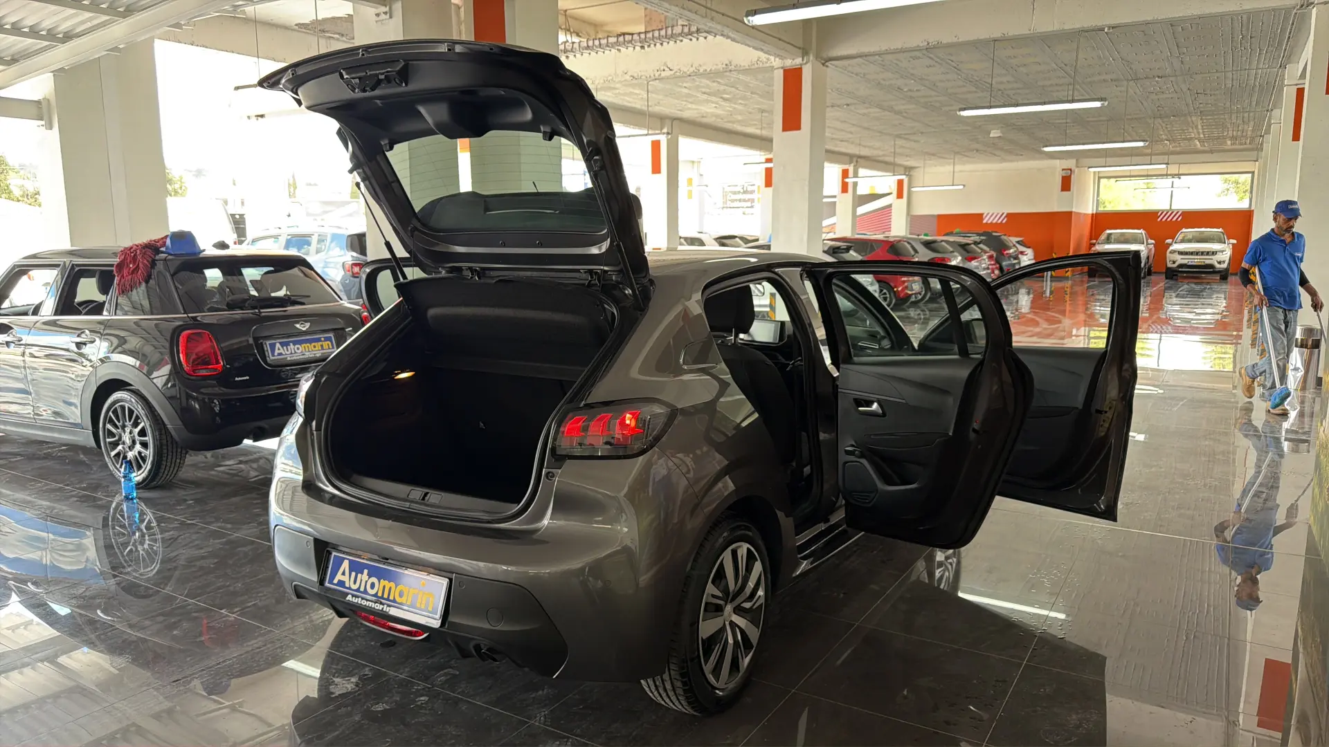 Peugeot 208 - View model 12