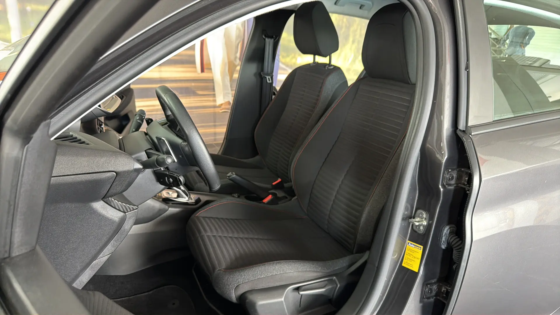 Peugeot 208 - View model 19