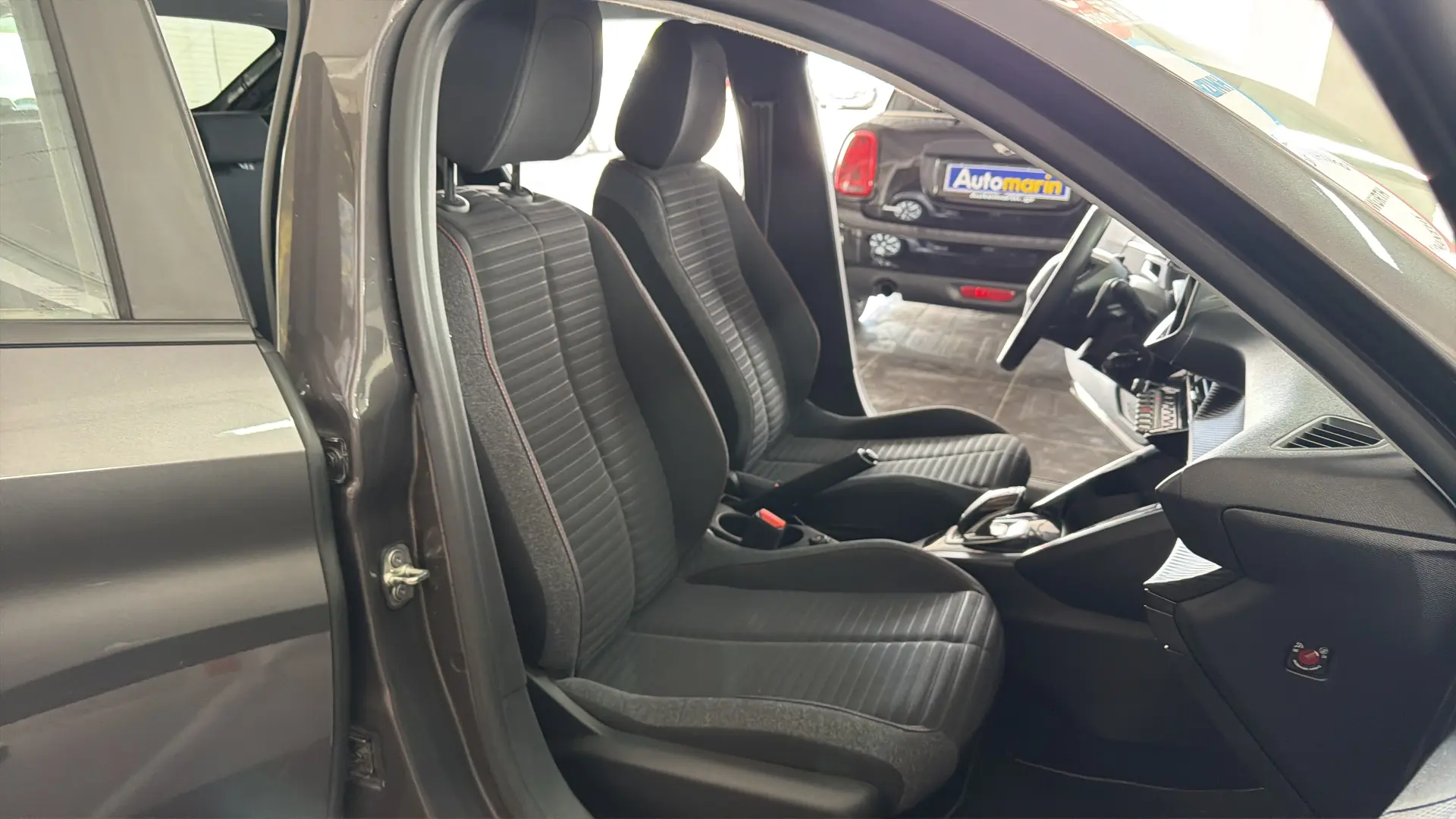 Peugeot 208 - View model 20