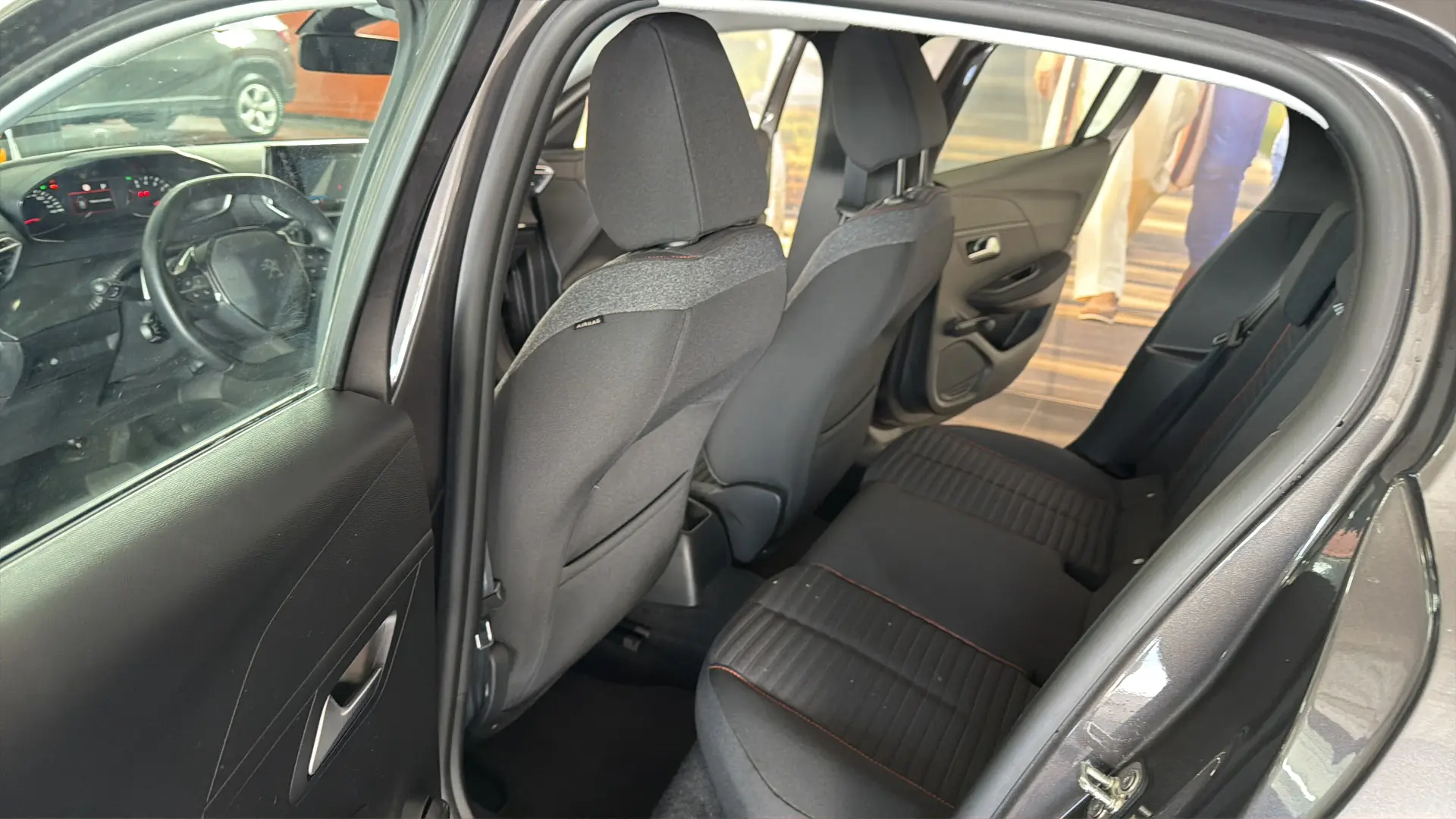 Peugeot 208 - View model 21
