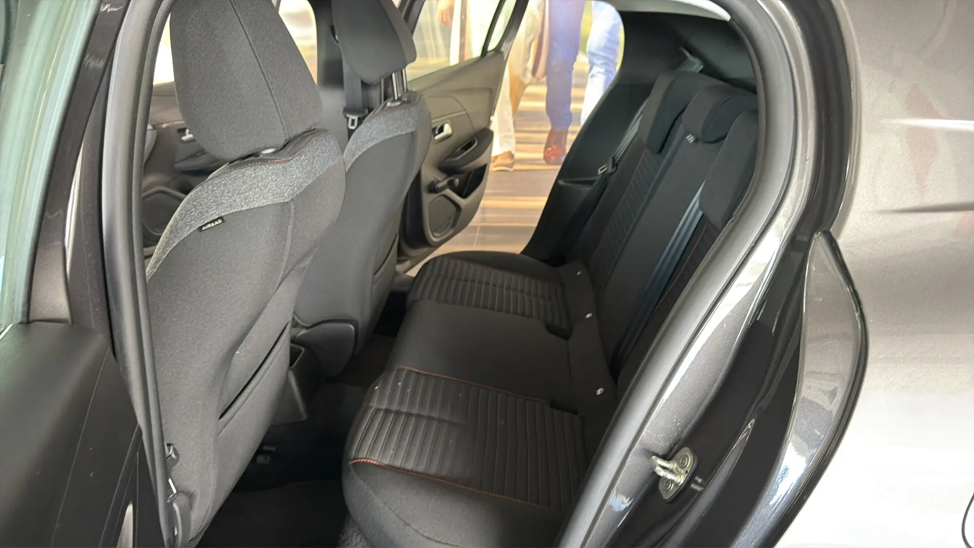 Peugeot 208 - View model 22