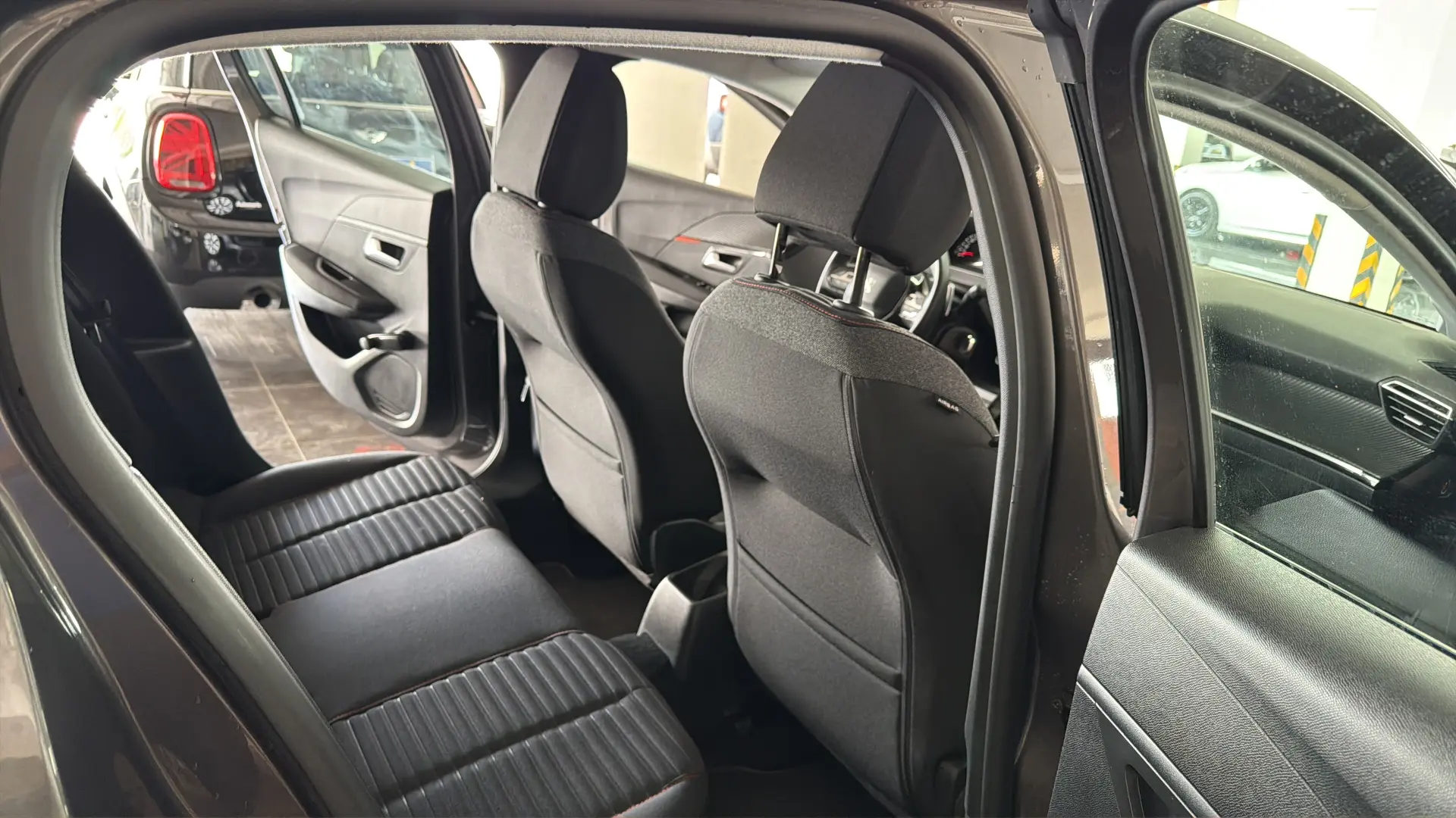 Peugeot 208 - View model 23