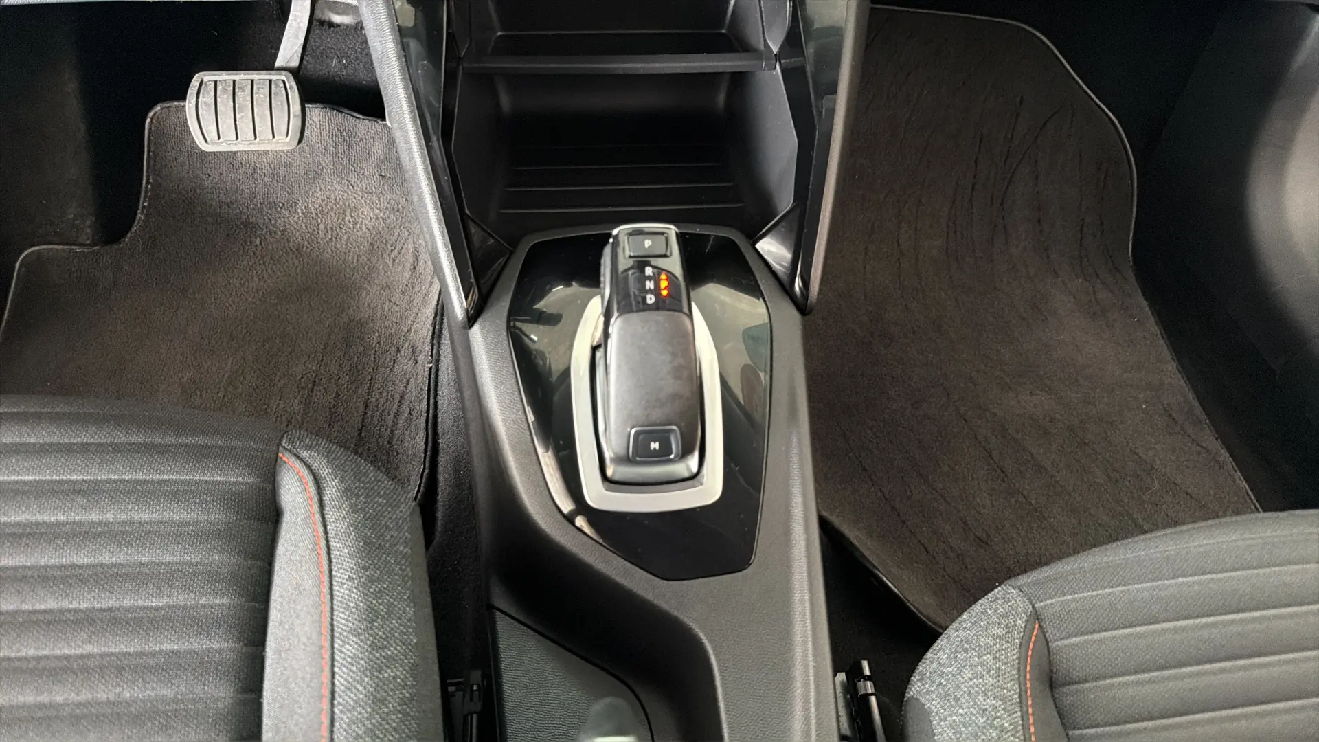Peugeot 208 - View model 29