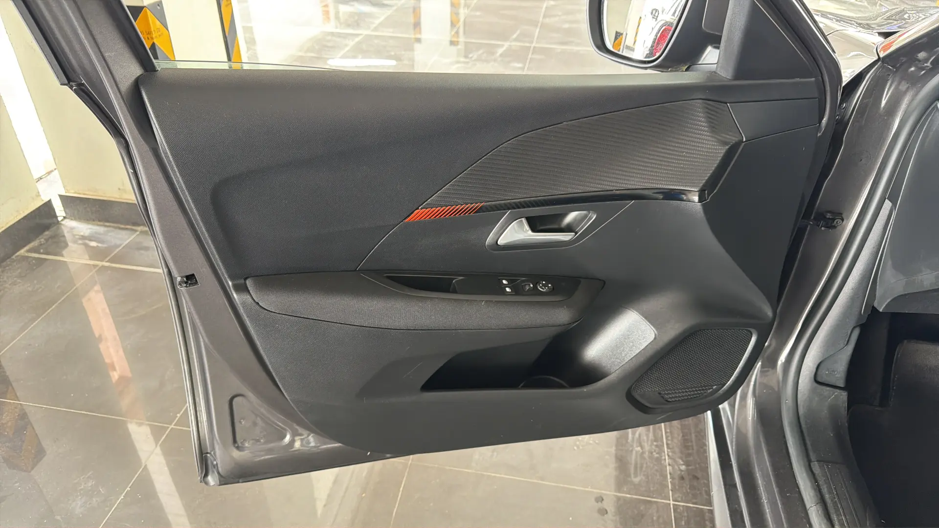 Peugeot 208 - View model 30