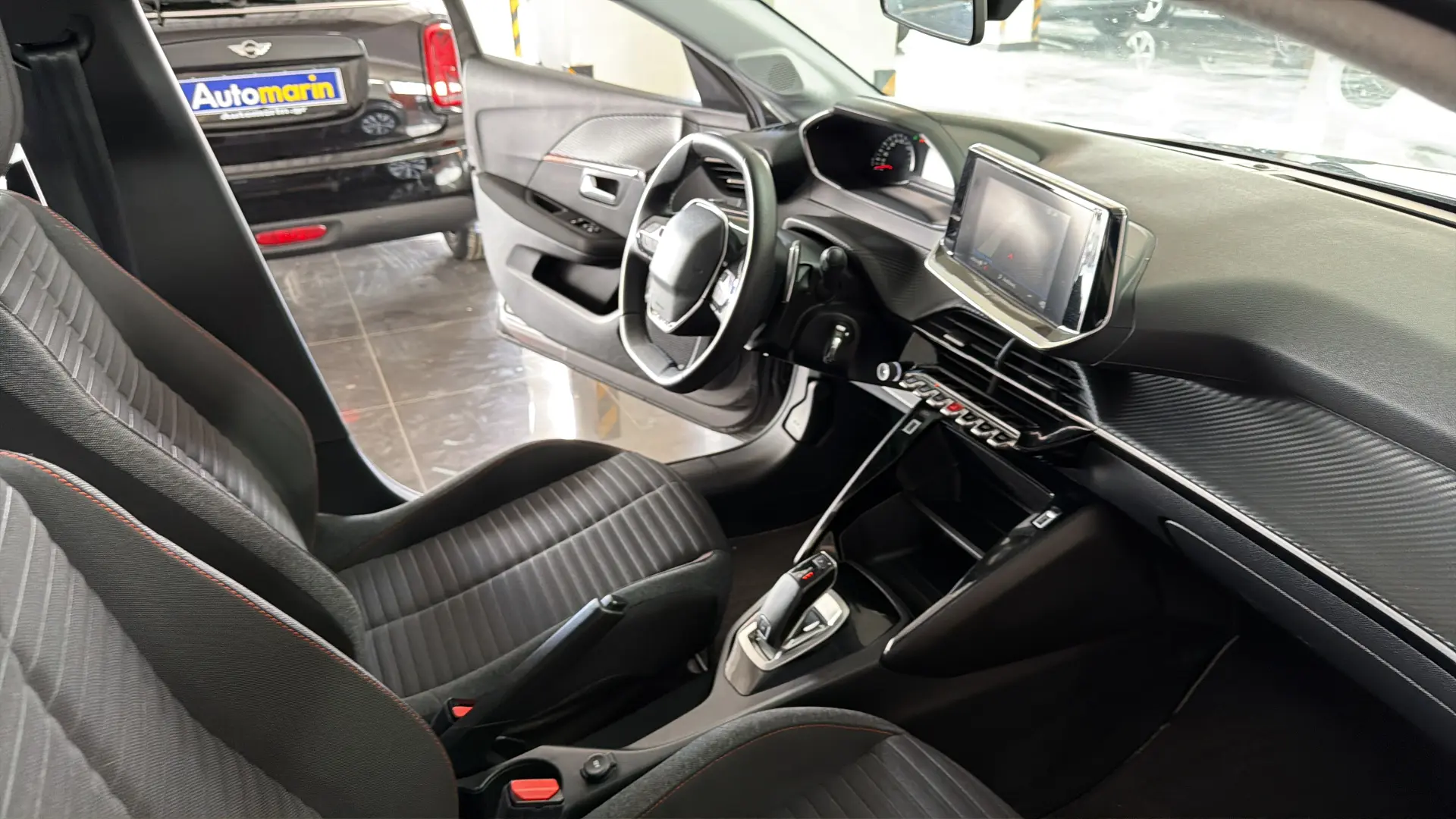 Peugeot 208 - View model 33