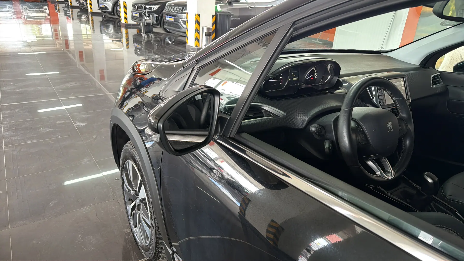 Peugeot 2008 - View model 10