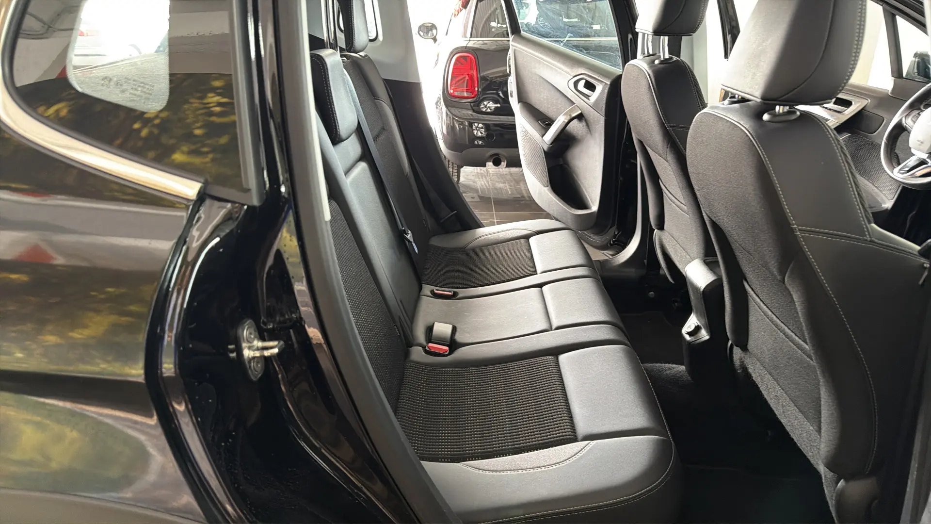 Peugeot 2008 - View model 25