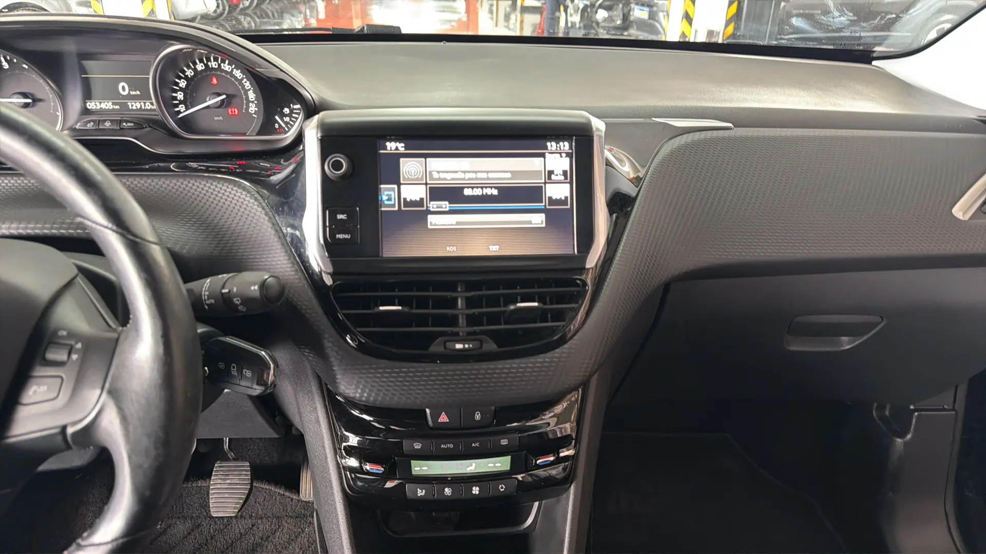 Peugeot 2008 - View model 26