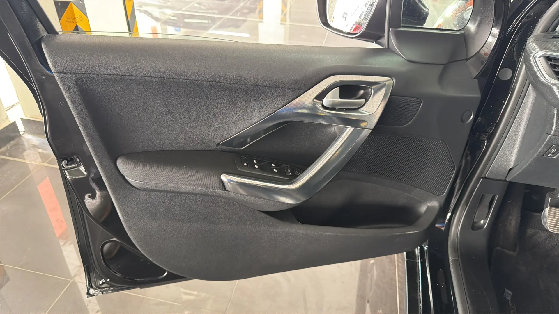 Peugeot 2008 - View model 30