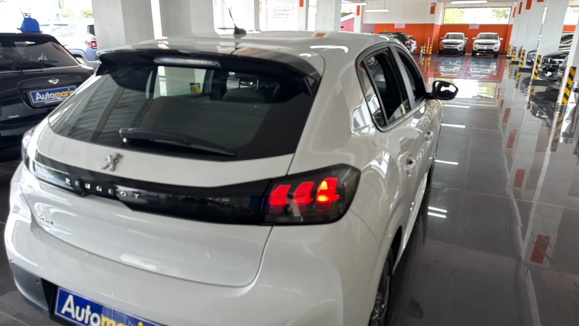 Peugeot 208 - View model 6