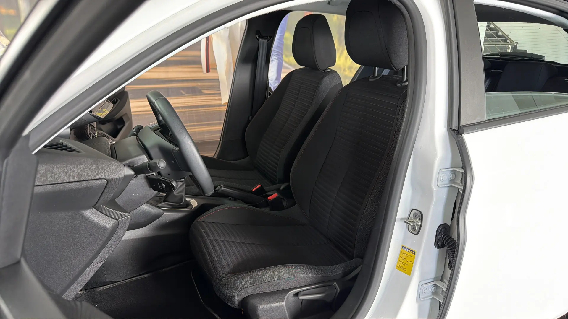 Peugeot 208 - View model 19