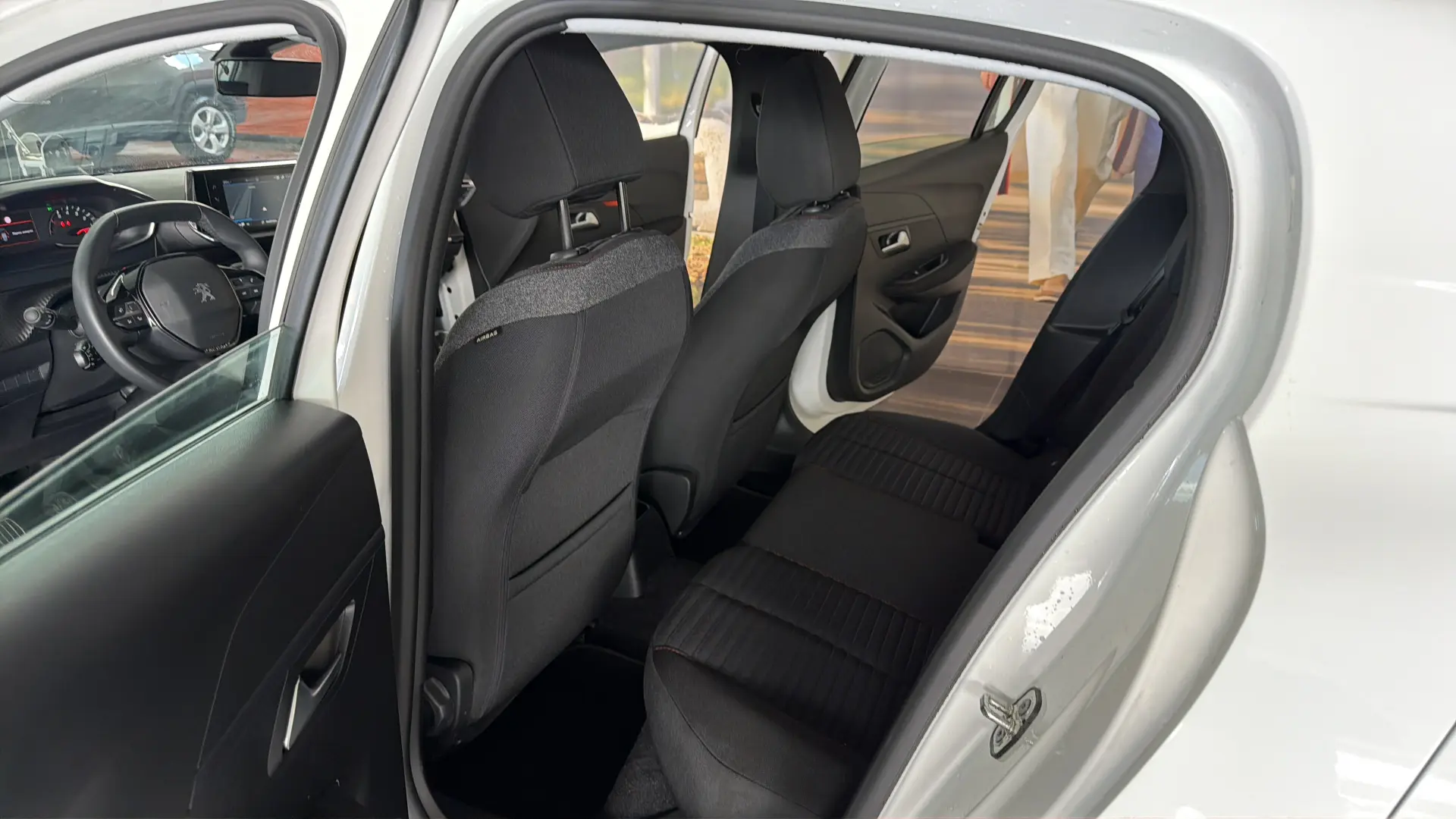 Peugeot 208 - View model 21