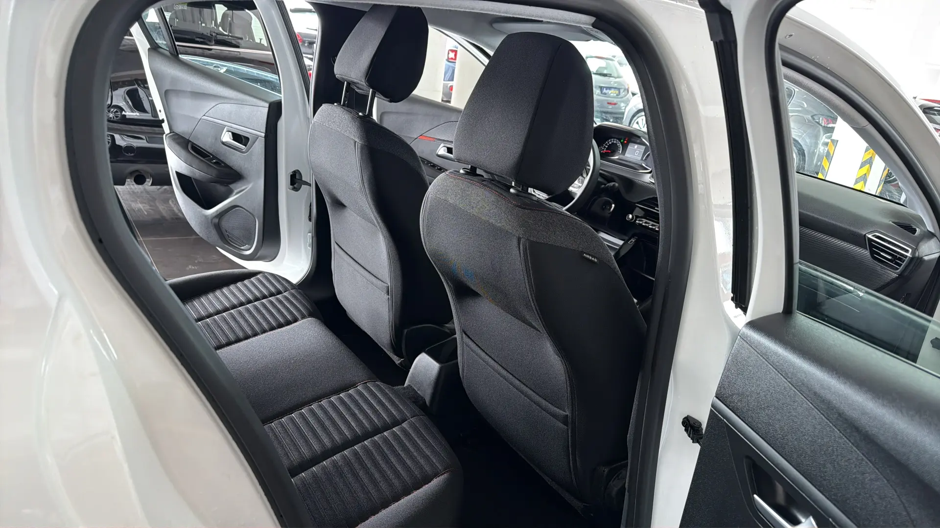 Peugeot 208 - View model 22