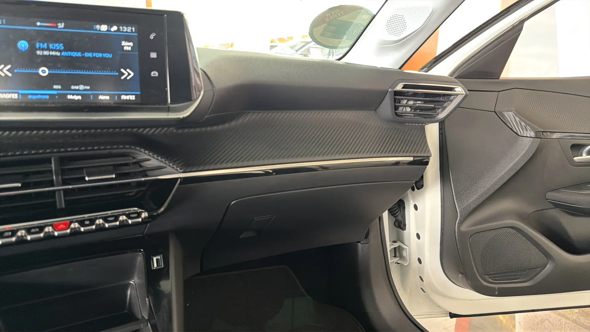 Peugeot 208 - View model 27