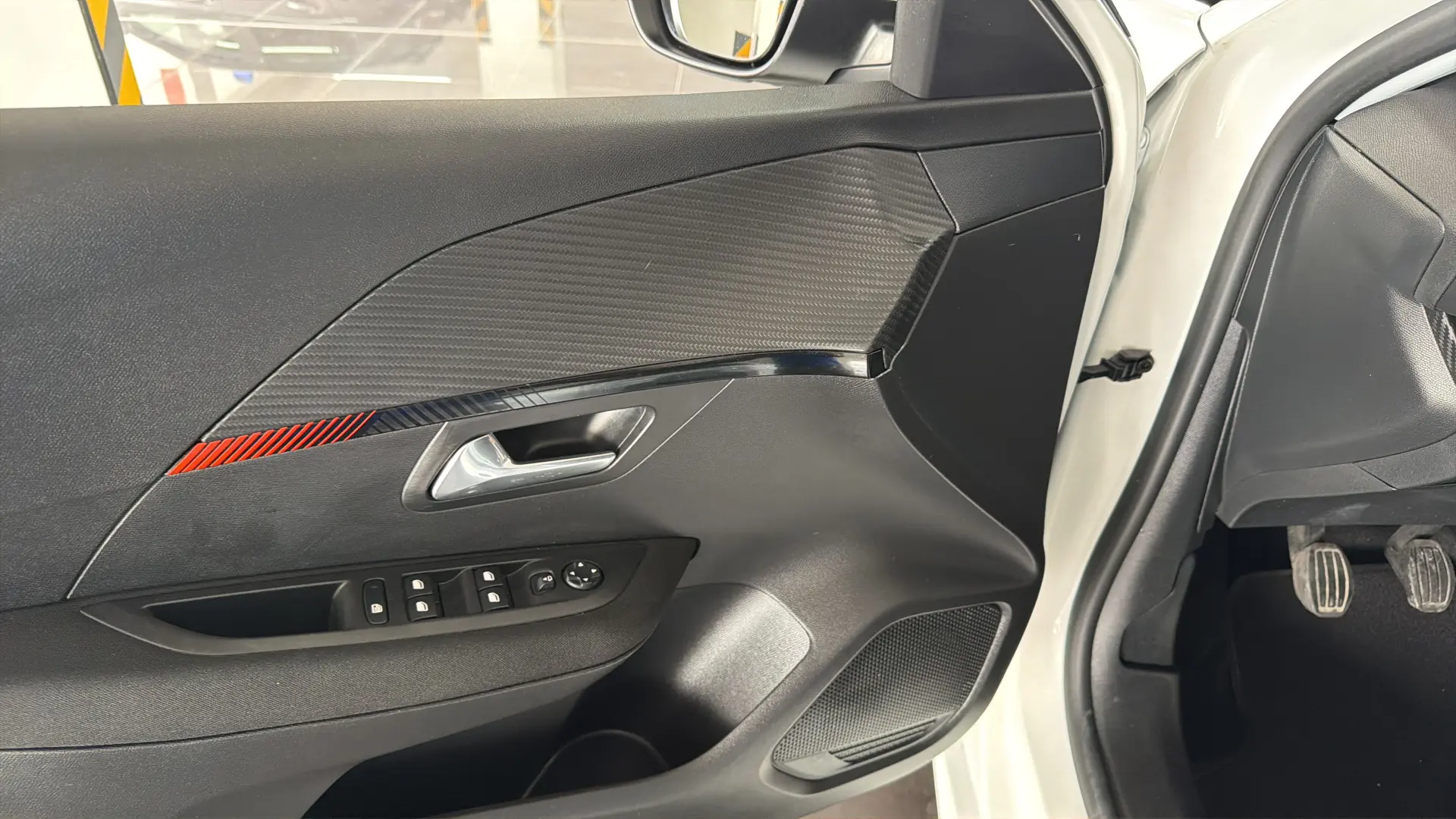 Peugeot 208 - View model 30