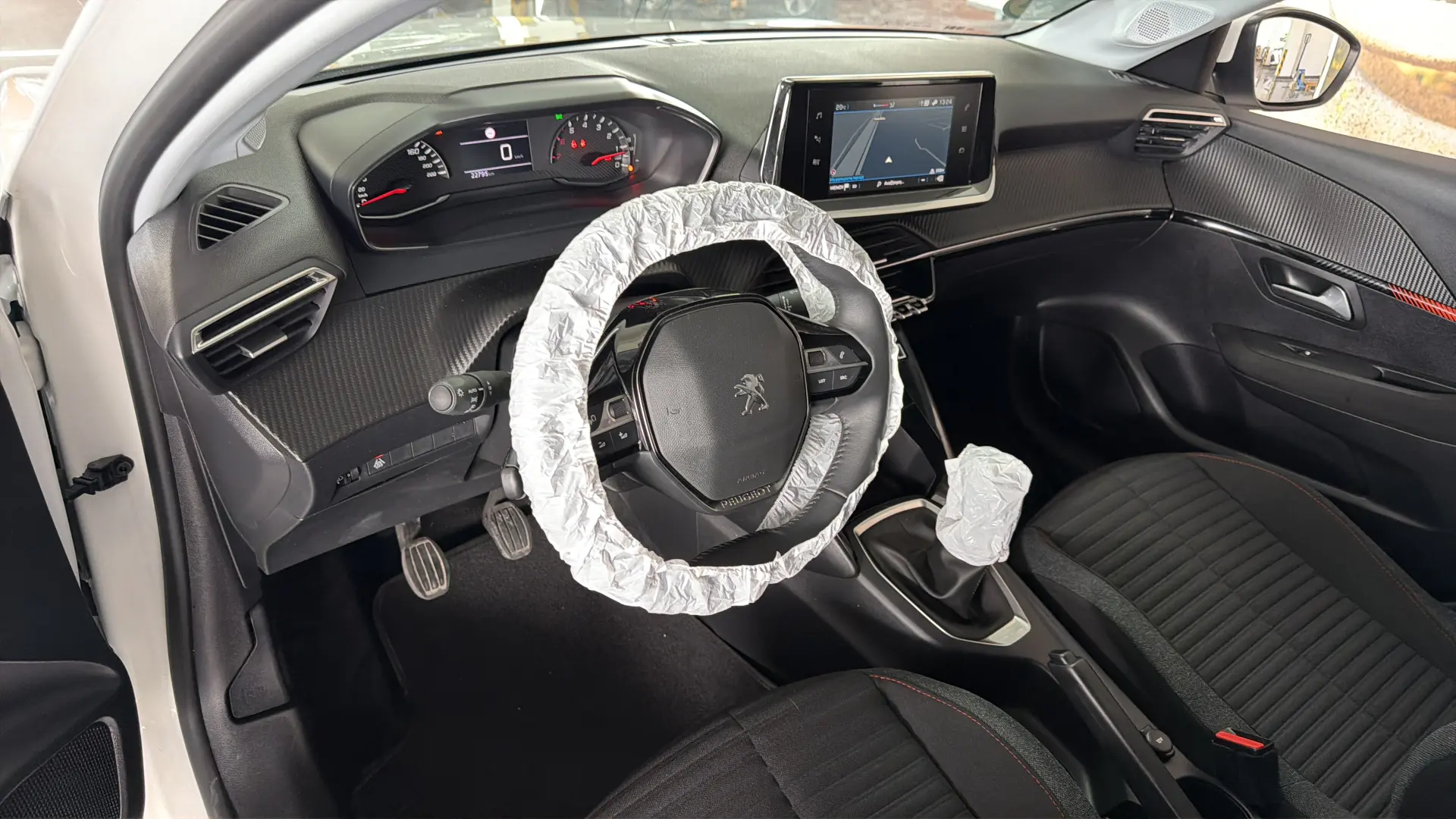 Peugeot 208 - View model 33