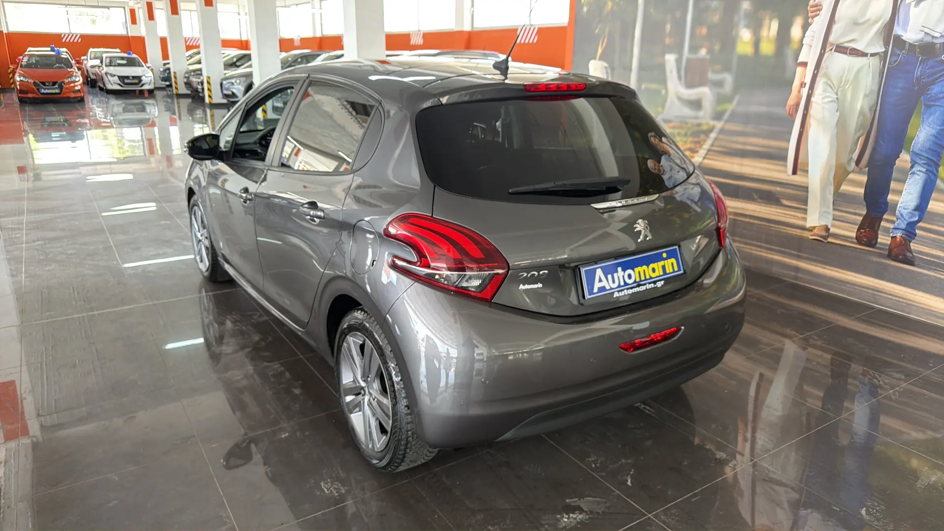 Peugeot 208 - View model 5