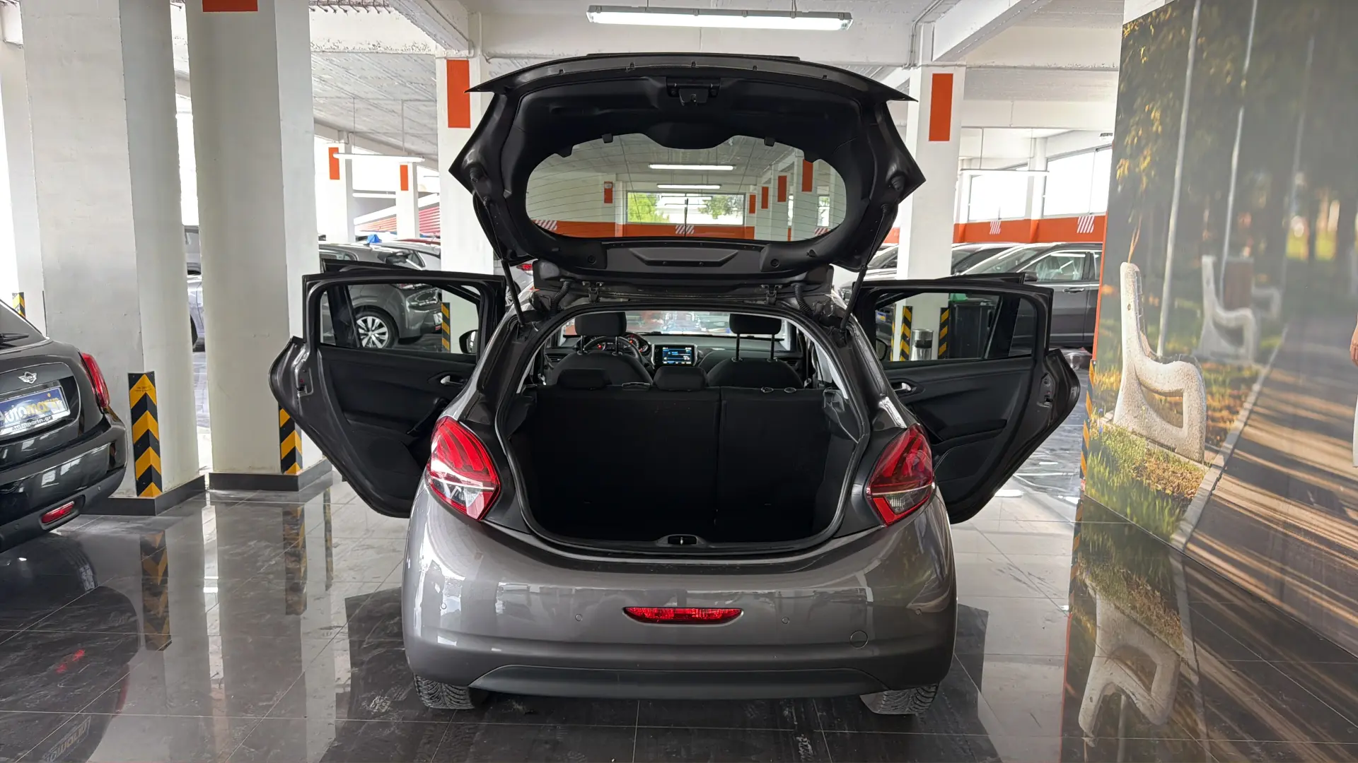 Peugeot 208 - View model 13