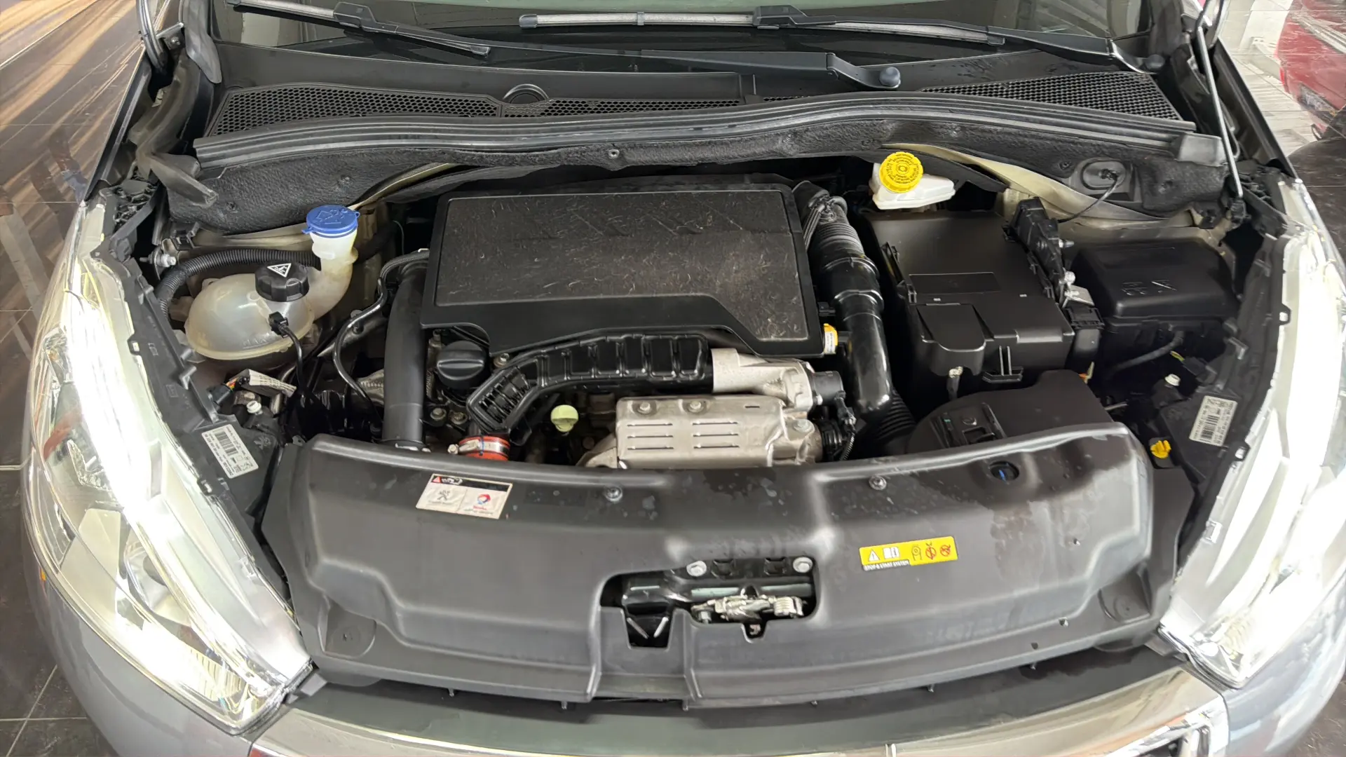 Peugeot 208 - View model 17