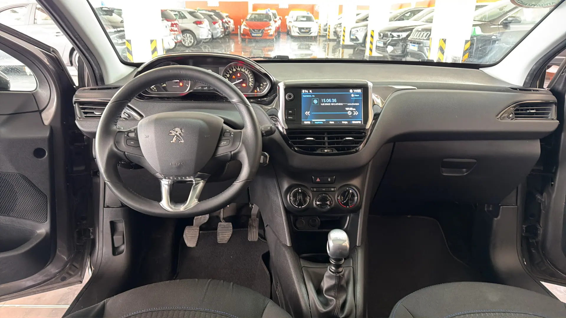 Peugeot 208 - View model 18