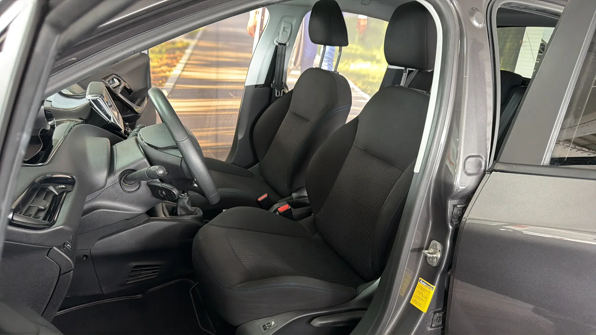 Peugeot 208 - View model 19