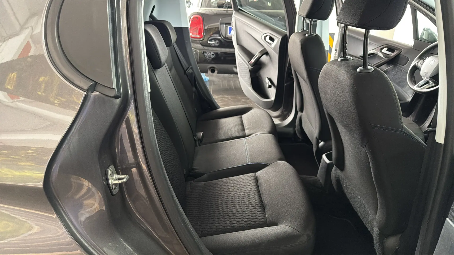 Peugeot 208 - View model 24
