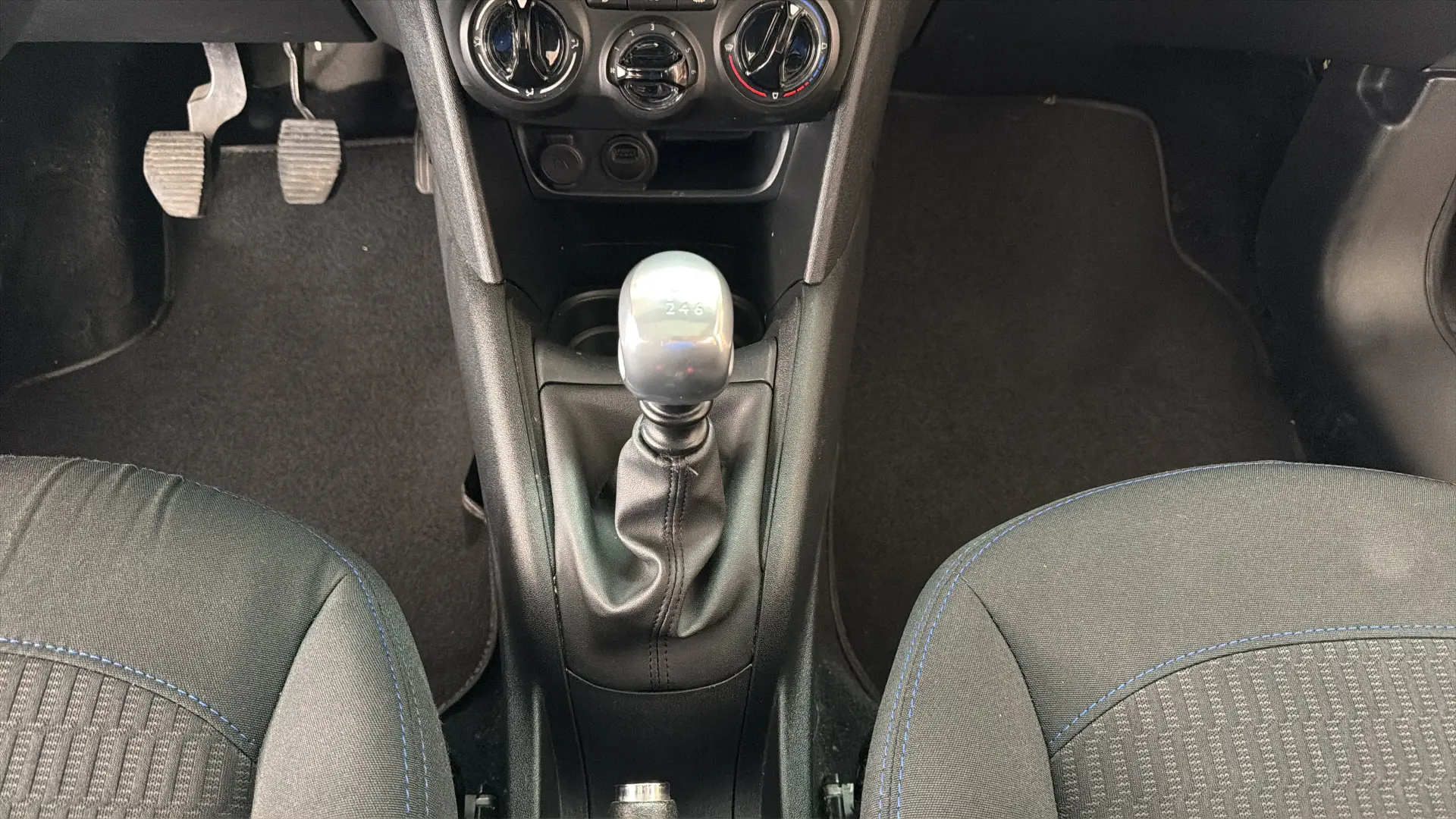 Peugeot 208 - View model 26